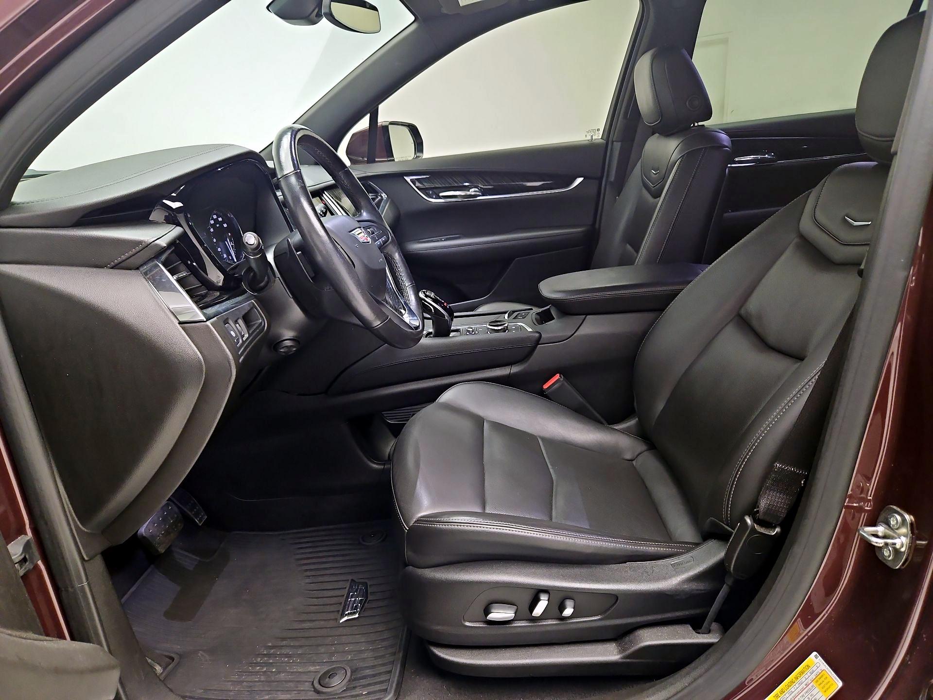 Thumbnail: 2022 Cadillac XT6 - 11
