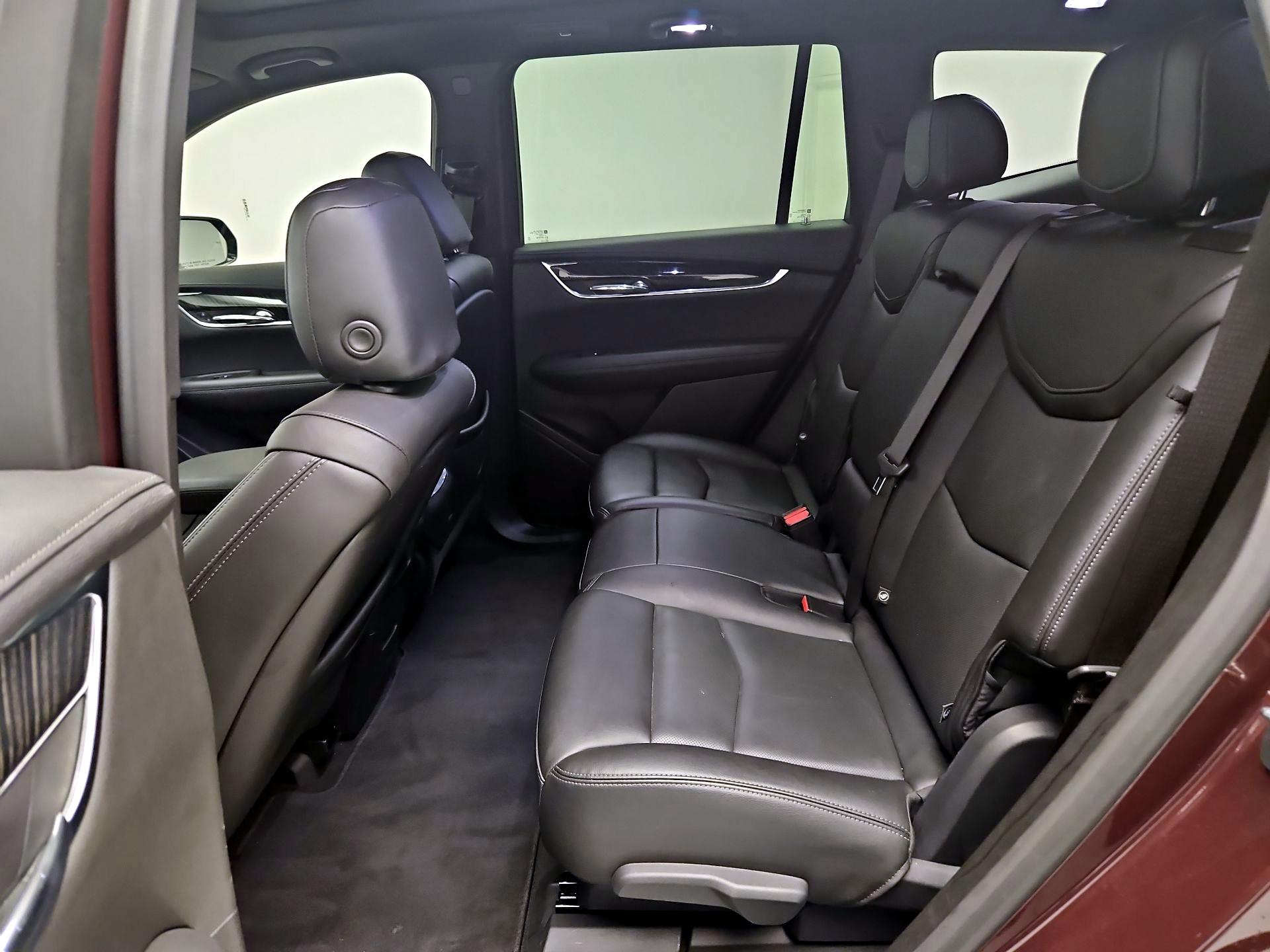 Thumbnail: 2022 Cadillac XT6 - 17