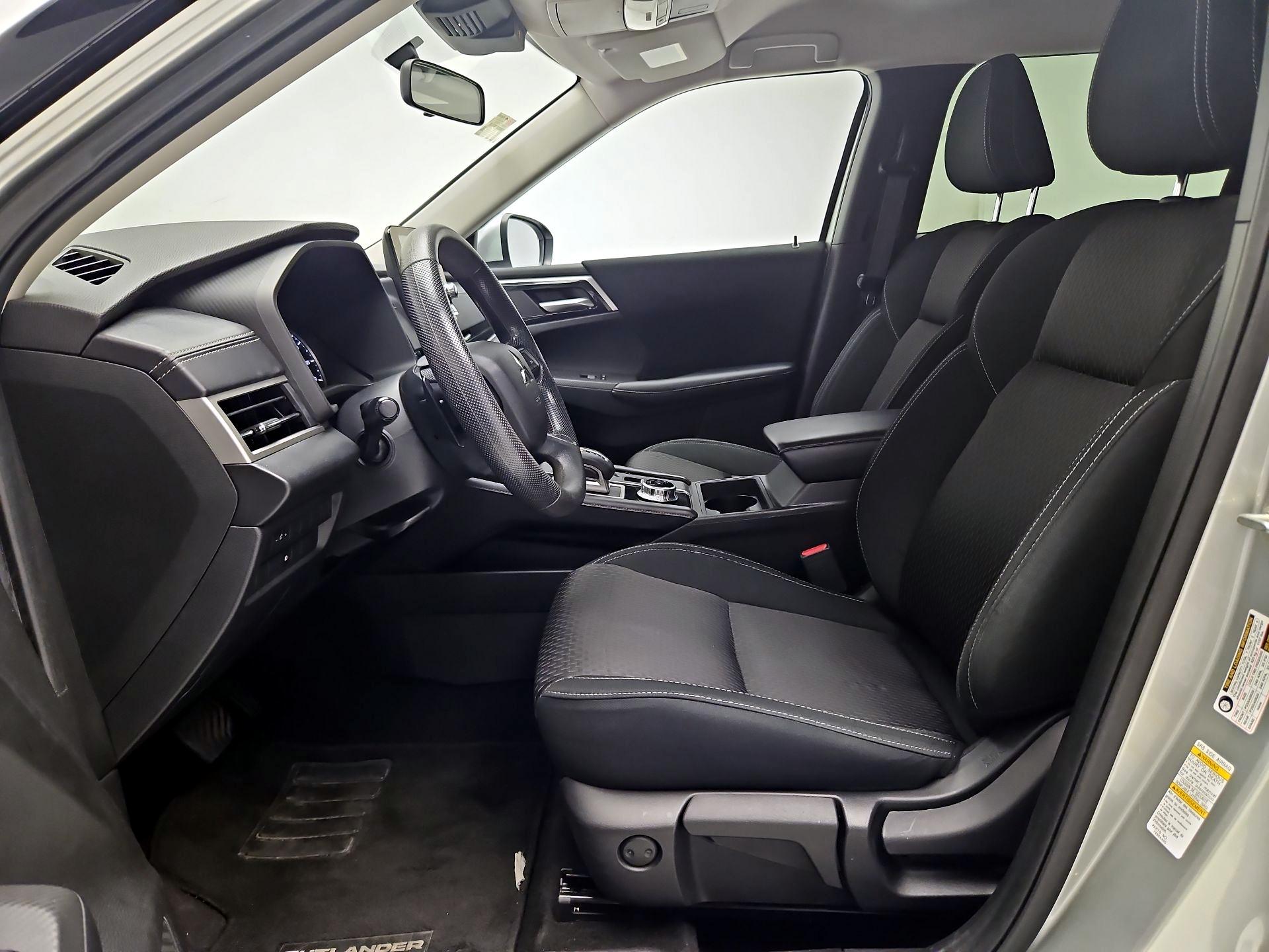 Thumbnail: 2022 Mitsubishi Outlander - 11