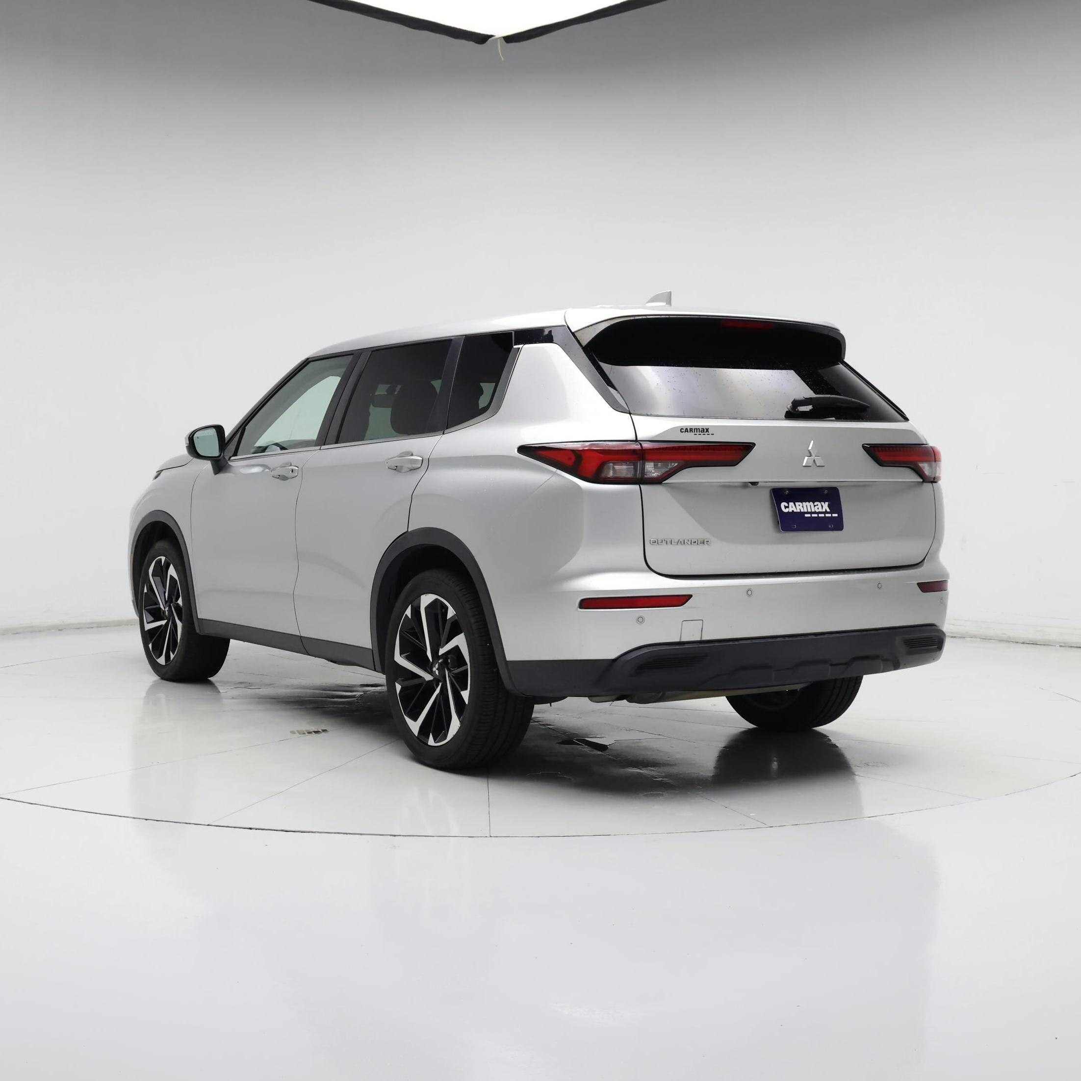 Thumbnail: 2022 Mitsubishi Outlander - 2