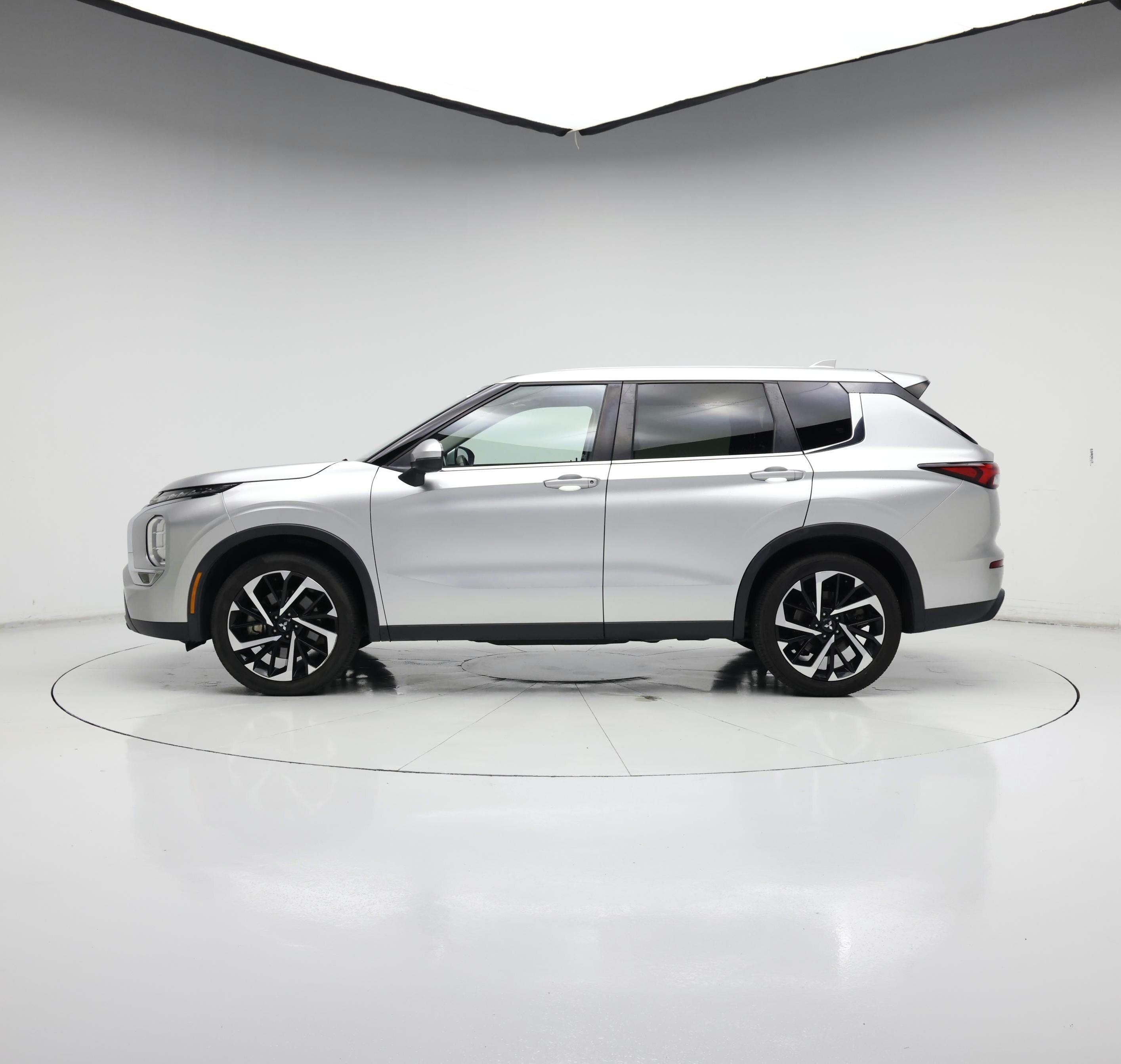 Thumbnail: 2022 Mitsubishi Outlander - 3