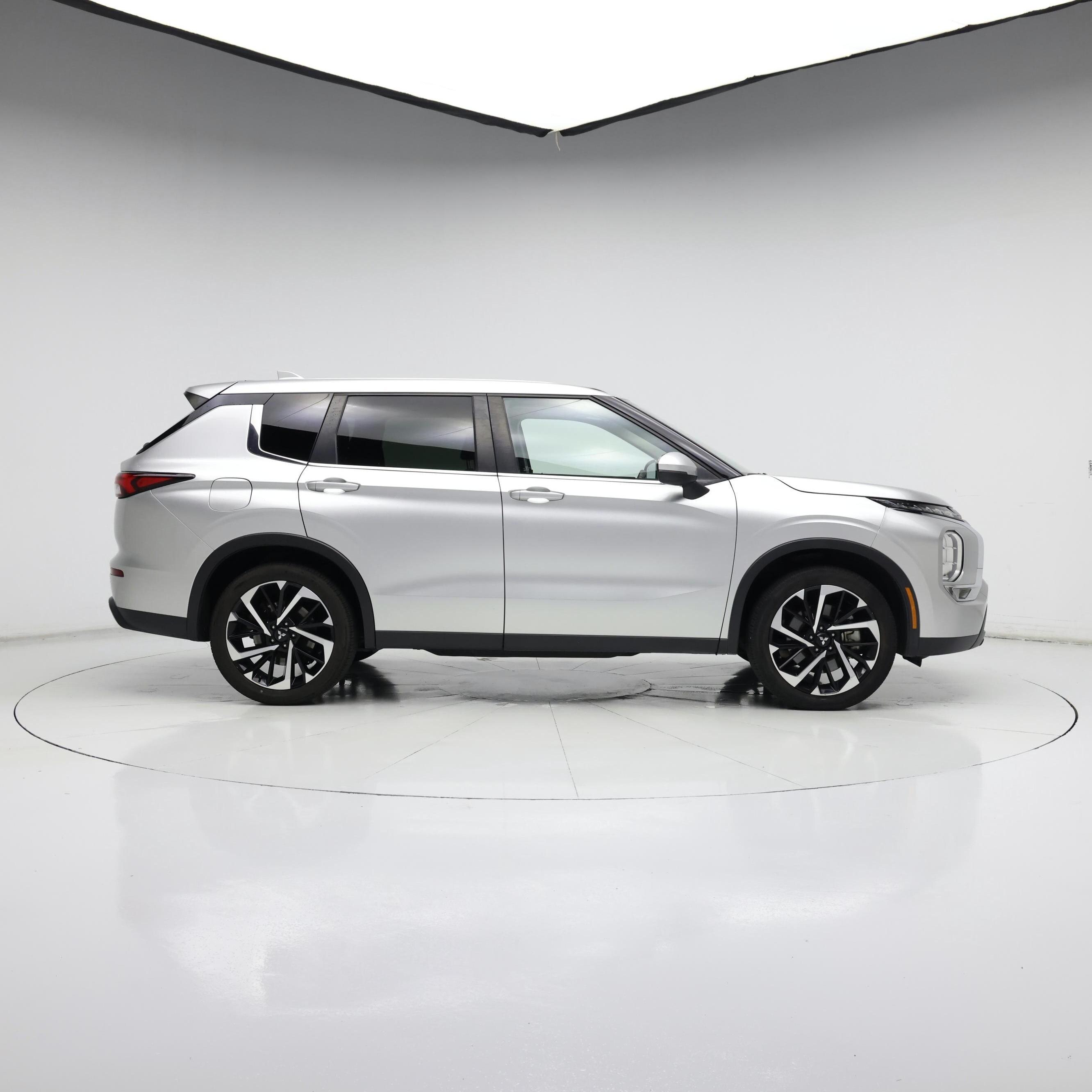Thumbnail: 2022 Mitsubishi Outlander - 7