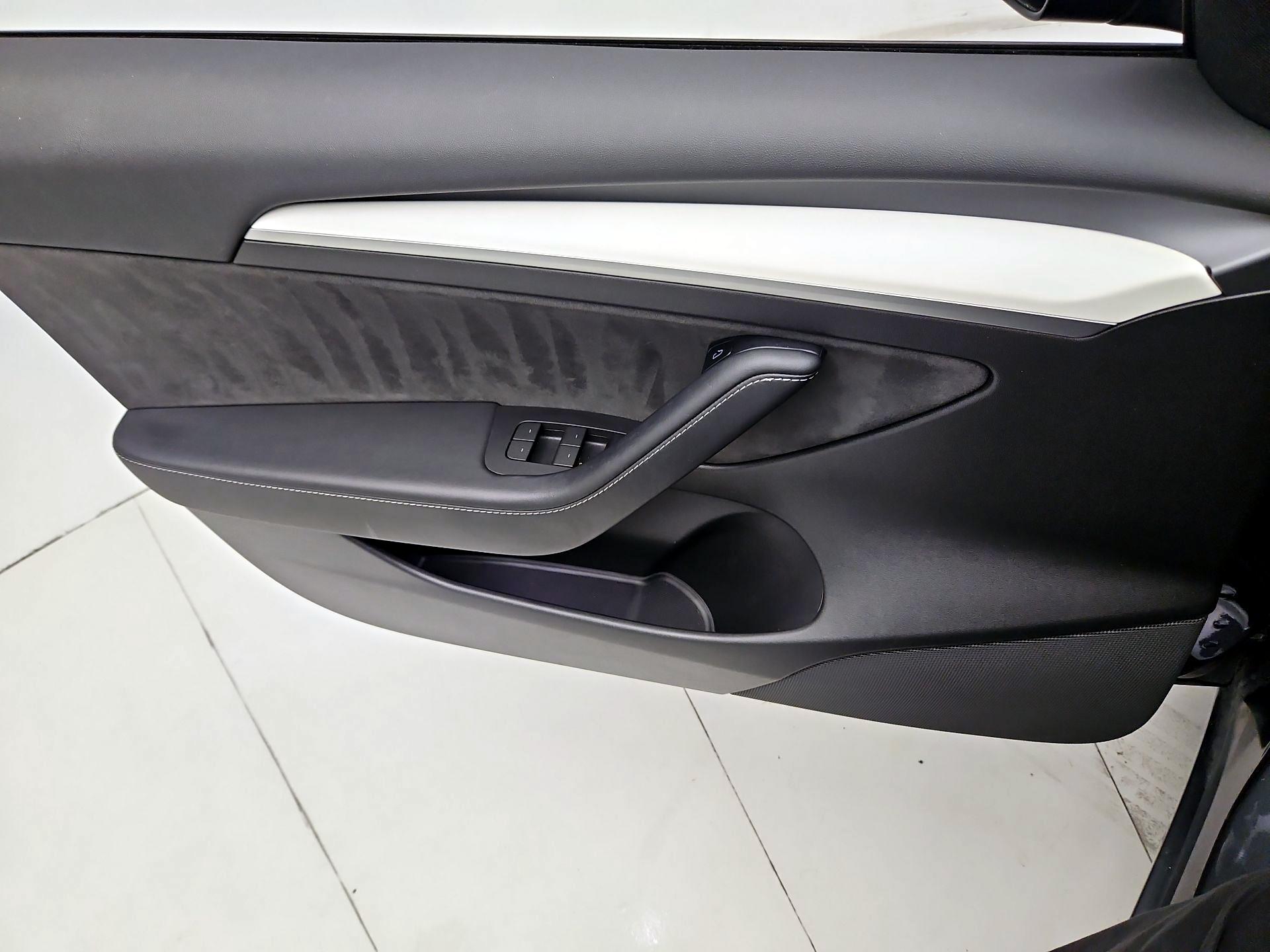 Thumbnail: 2022 Tesla Model 3 - 12