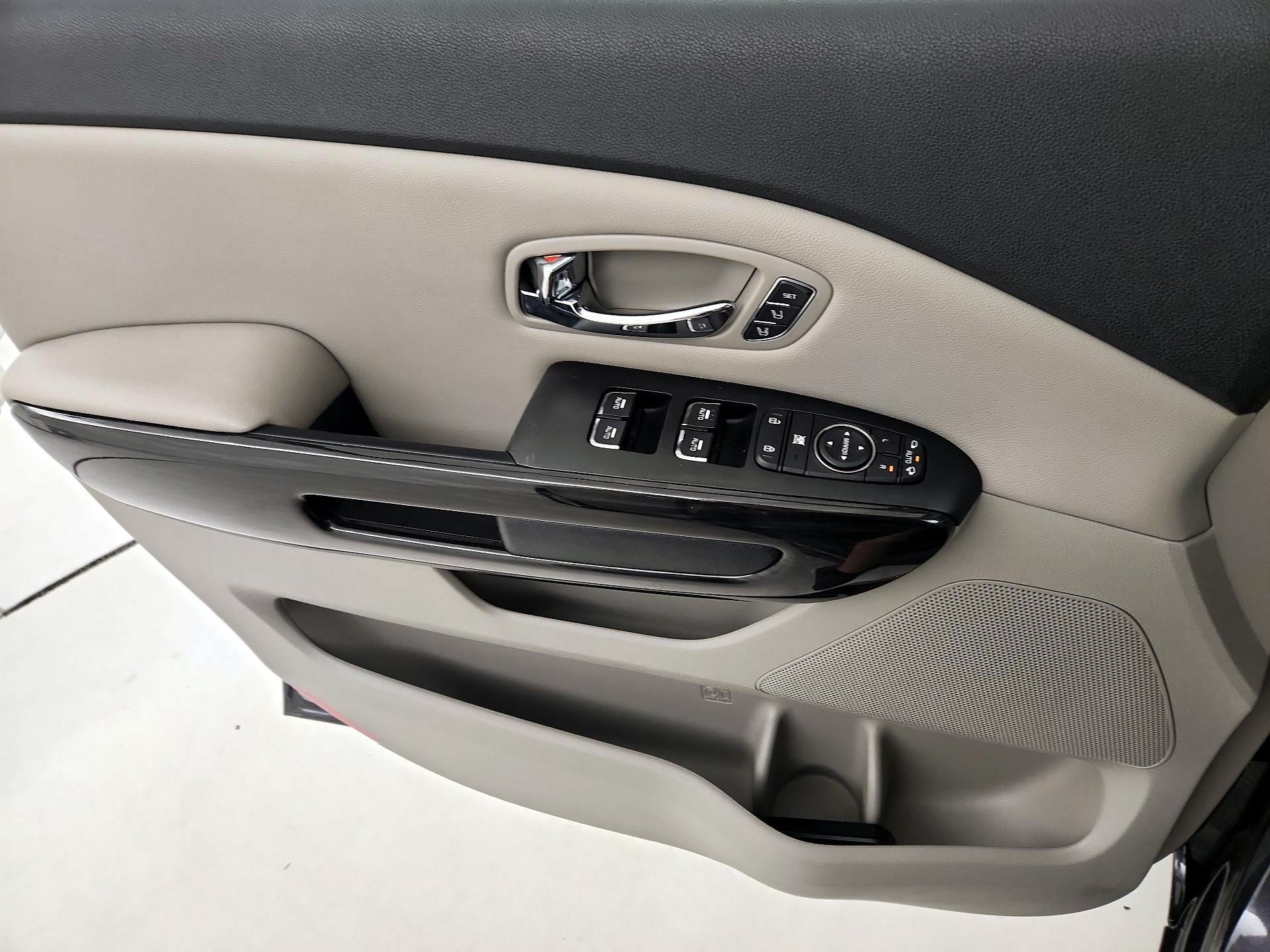 Thumbnail: 2019 Kia Sedona - 12