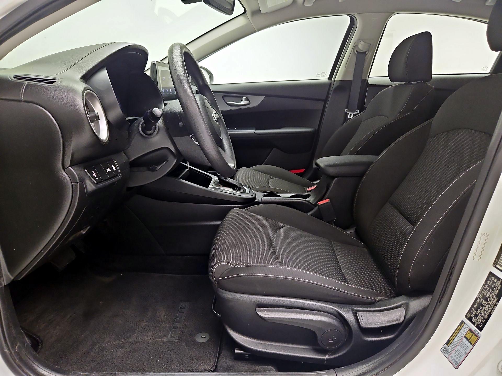 Thumbnail: 2020 Kia Forte - 11