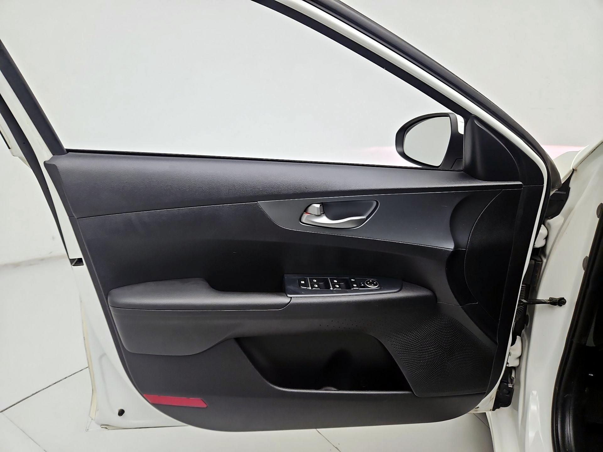 Thumbnail: 2020 Kia Forte - 12