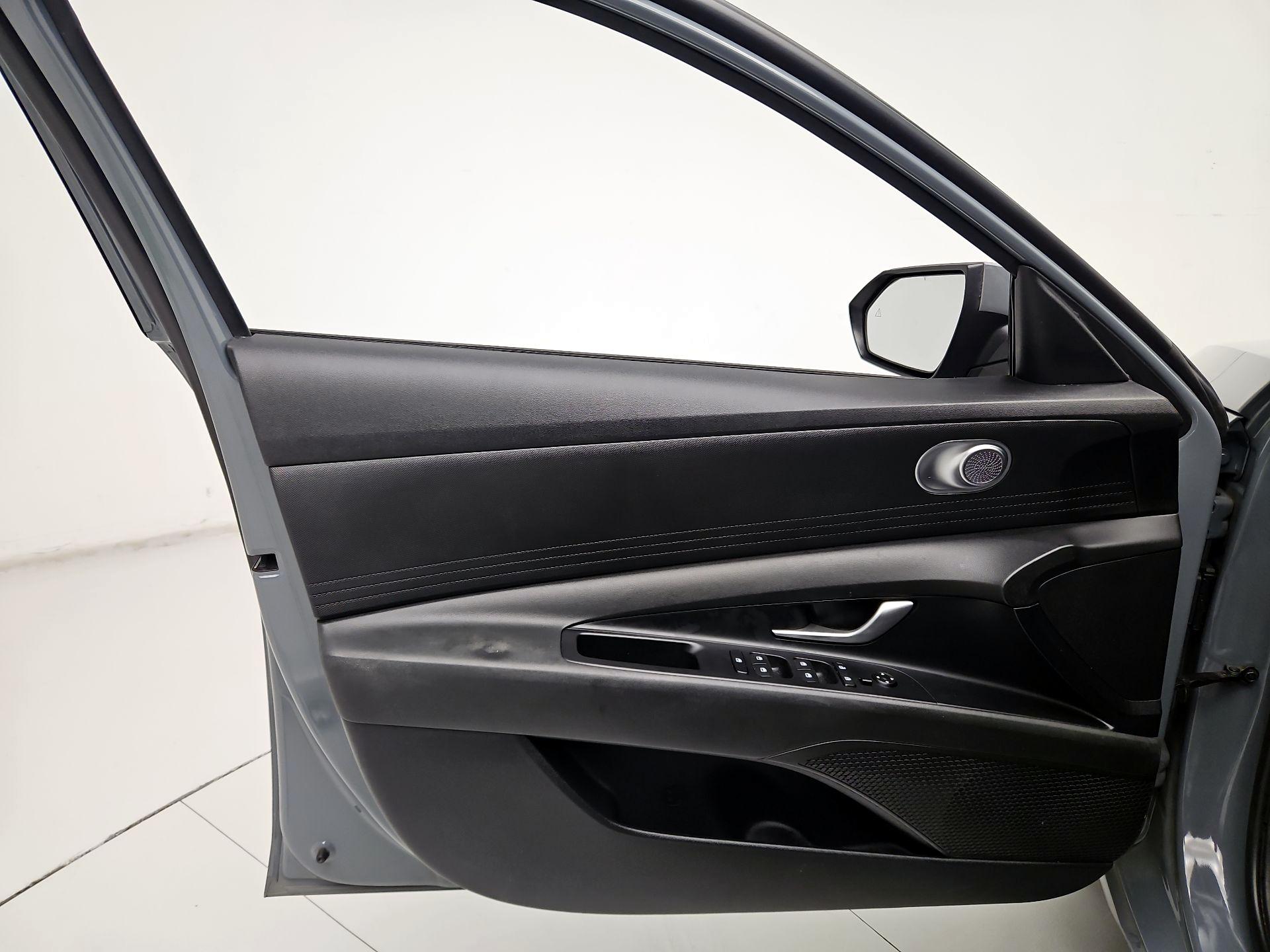 Thumbnail: 2022 Hyundai Elantra - 12