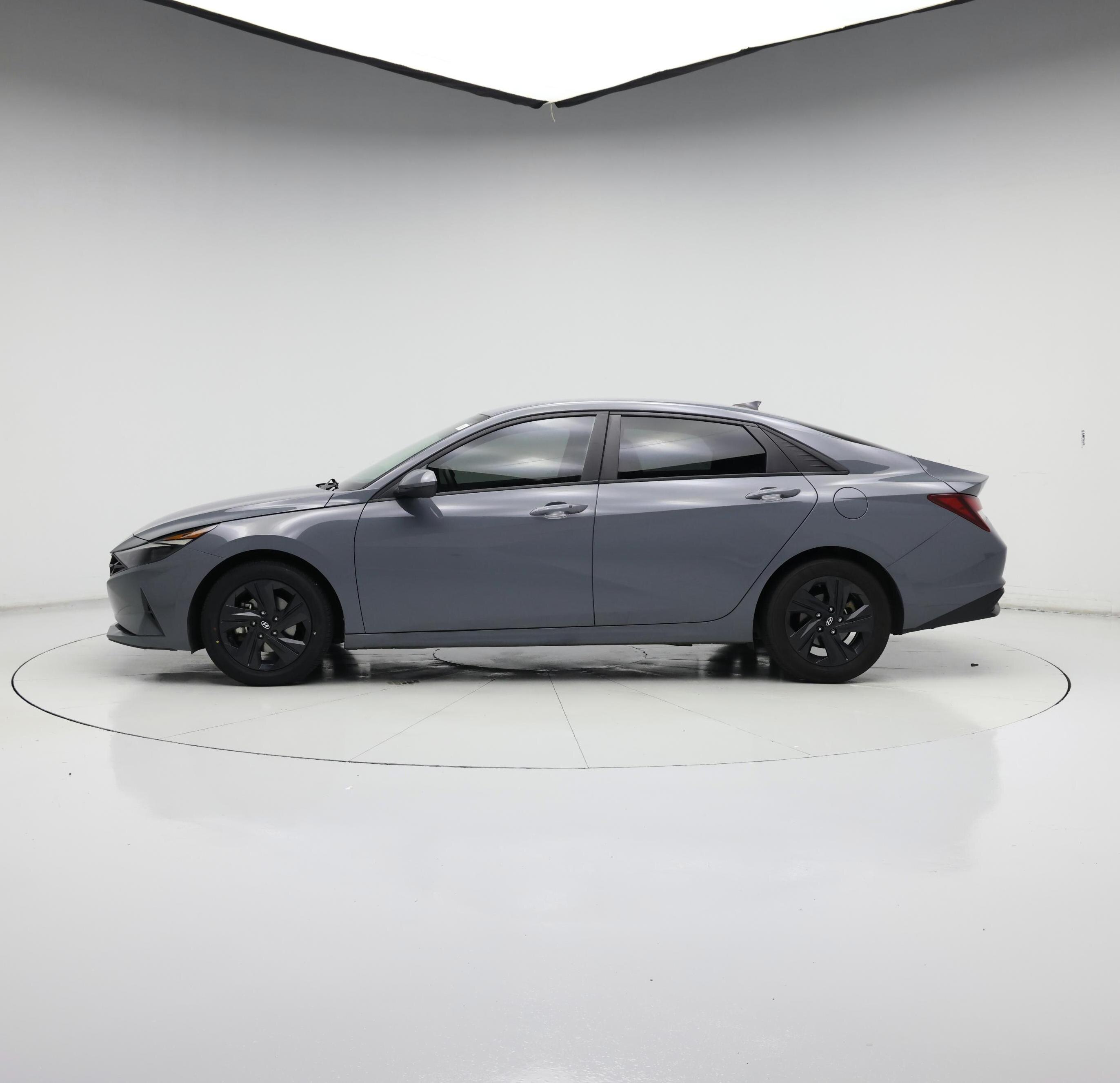 Thumbnail: 2022 Hyundai Elantra - 3