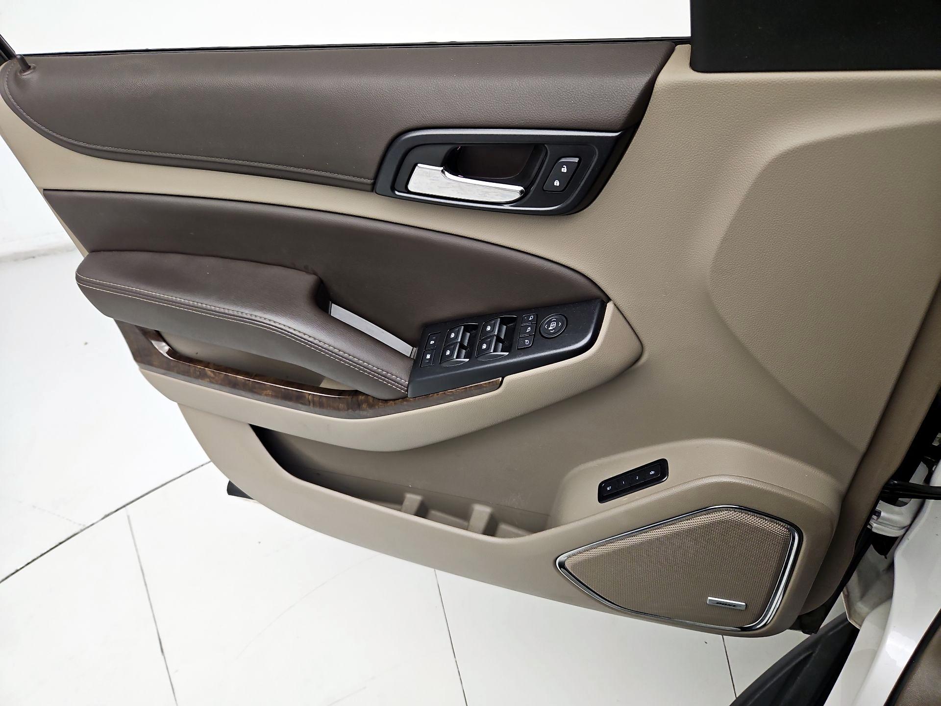 Thumbnail: 2019 Chevrolet Suburban - 12