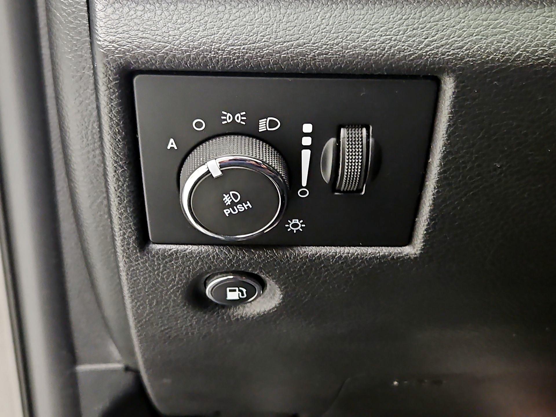 Thumbnail: 2020 Jeep Grand Cherokee - 13