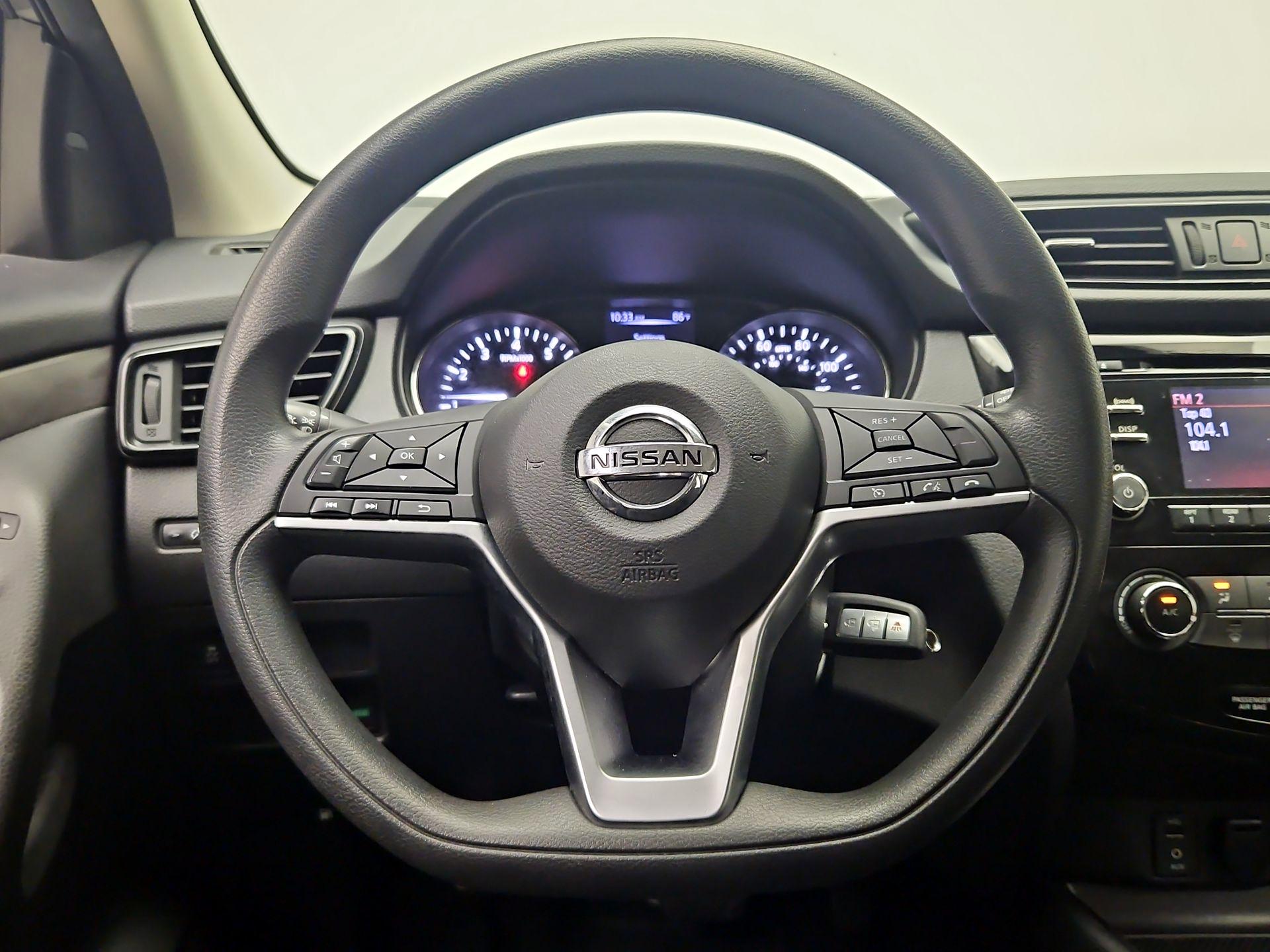 Thumbnail: 2018 Nissan Rogue Sport - 10