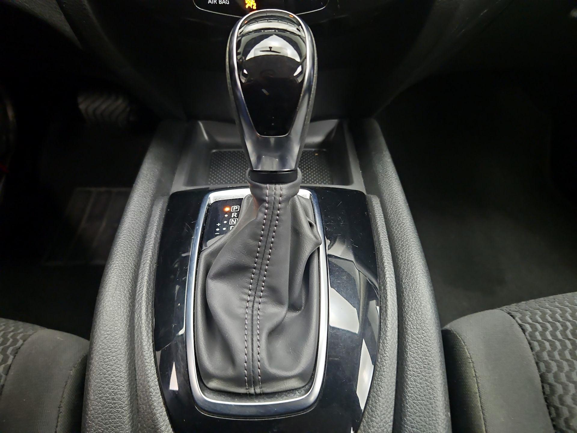 Thumbnail: 2018 Nissan Rogue Sport - 17