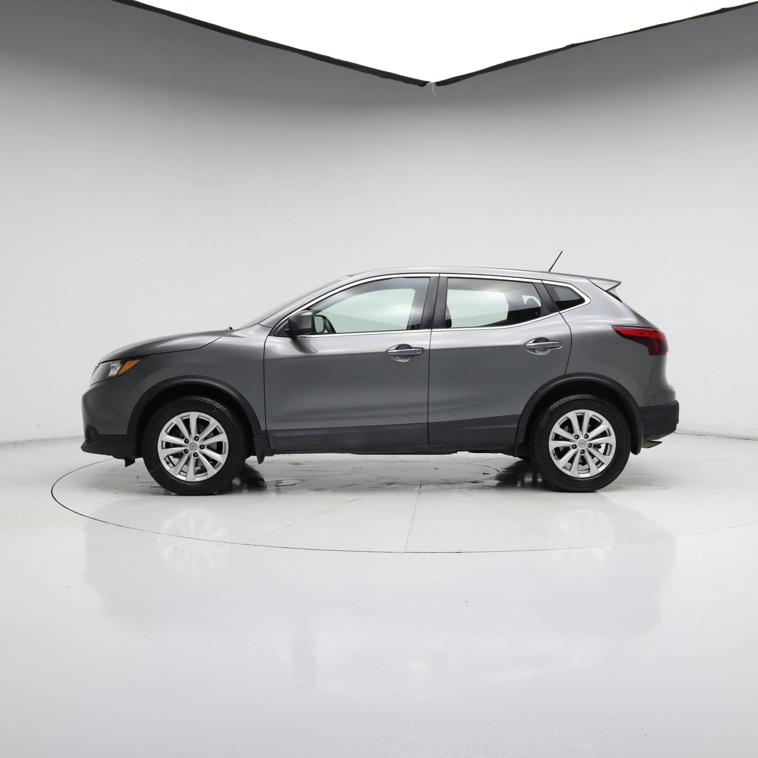 Thumbnail: 2018 Nissan Rogue Sport - 3
