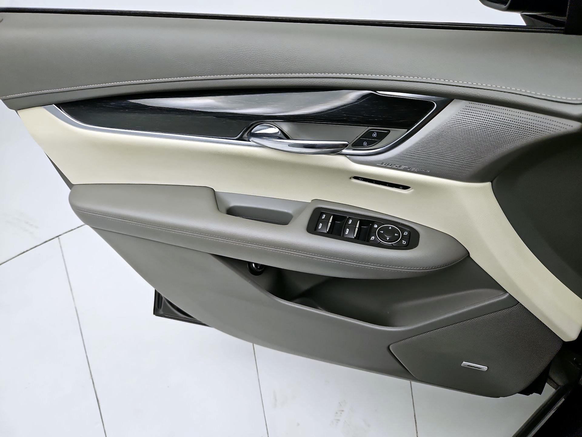Thumbnail: 2020 Cadillac XT6 - 12