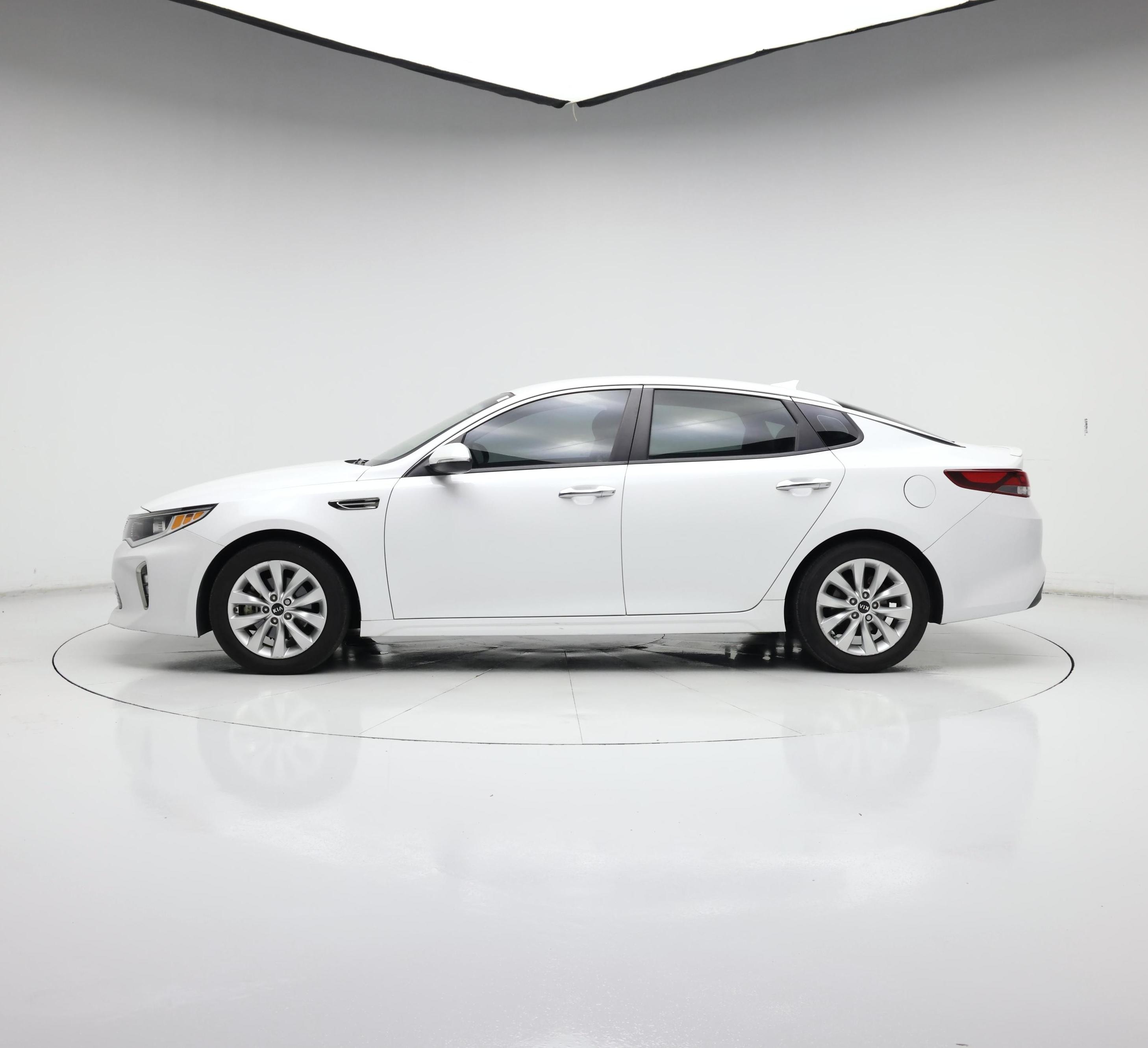 Thumbnail: 2018 Kia Optima - 3