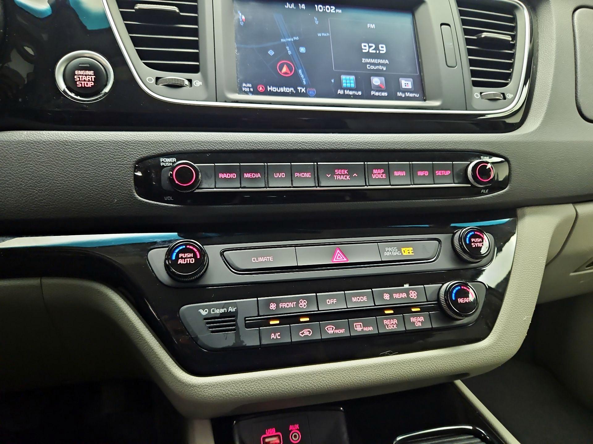 Thumbnail: 2015 Kia Sedona - 16