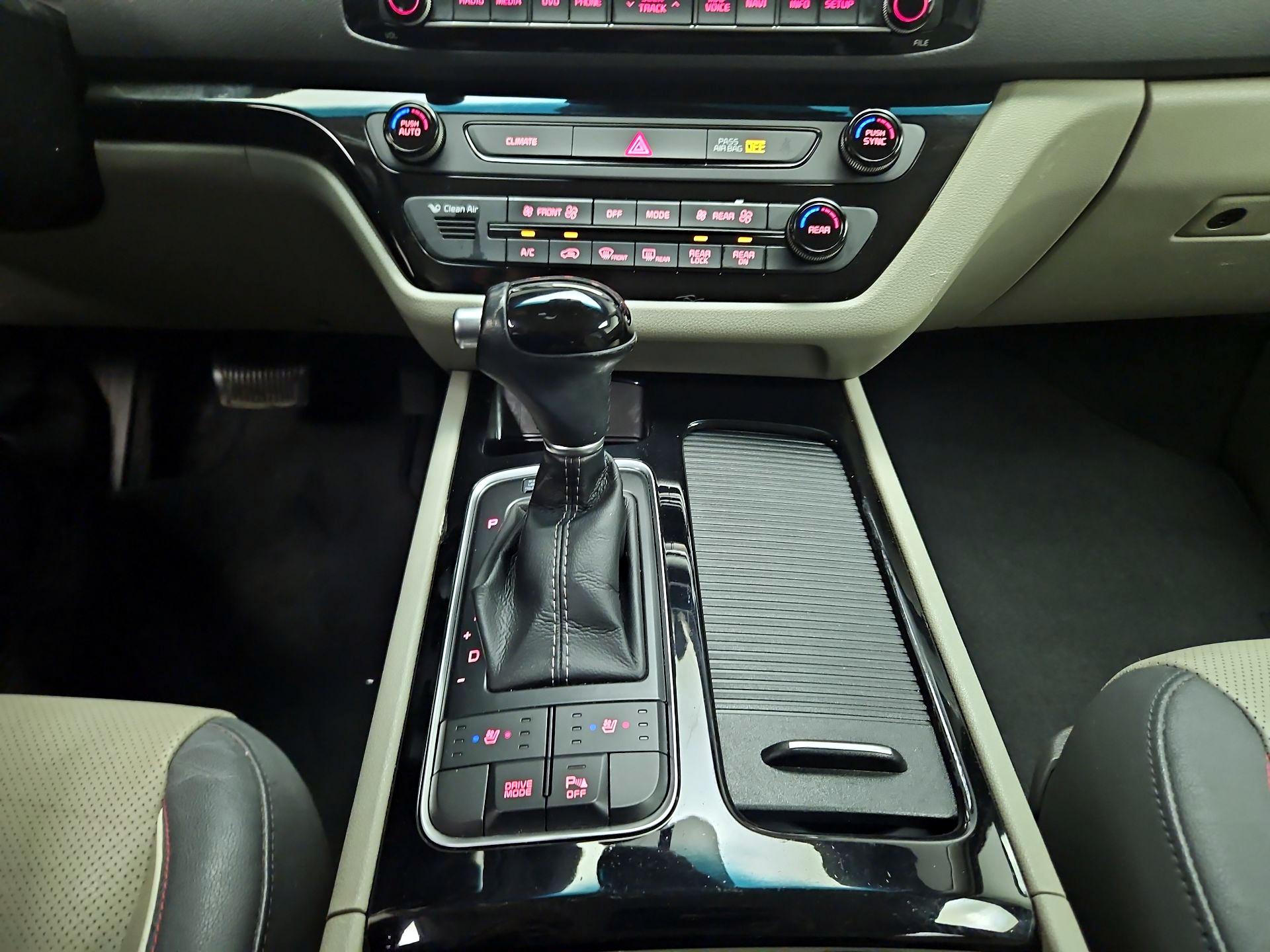 Thumbnail: 2015 Kia Sedona - 17
