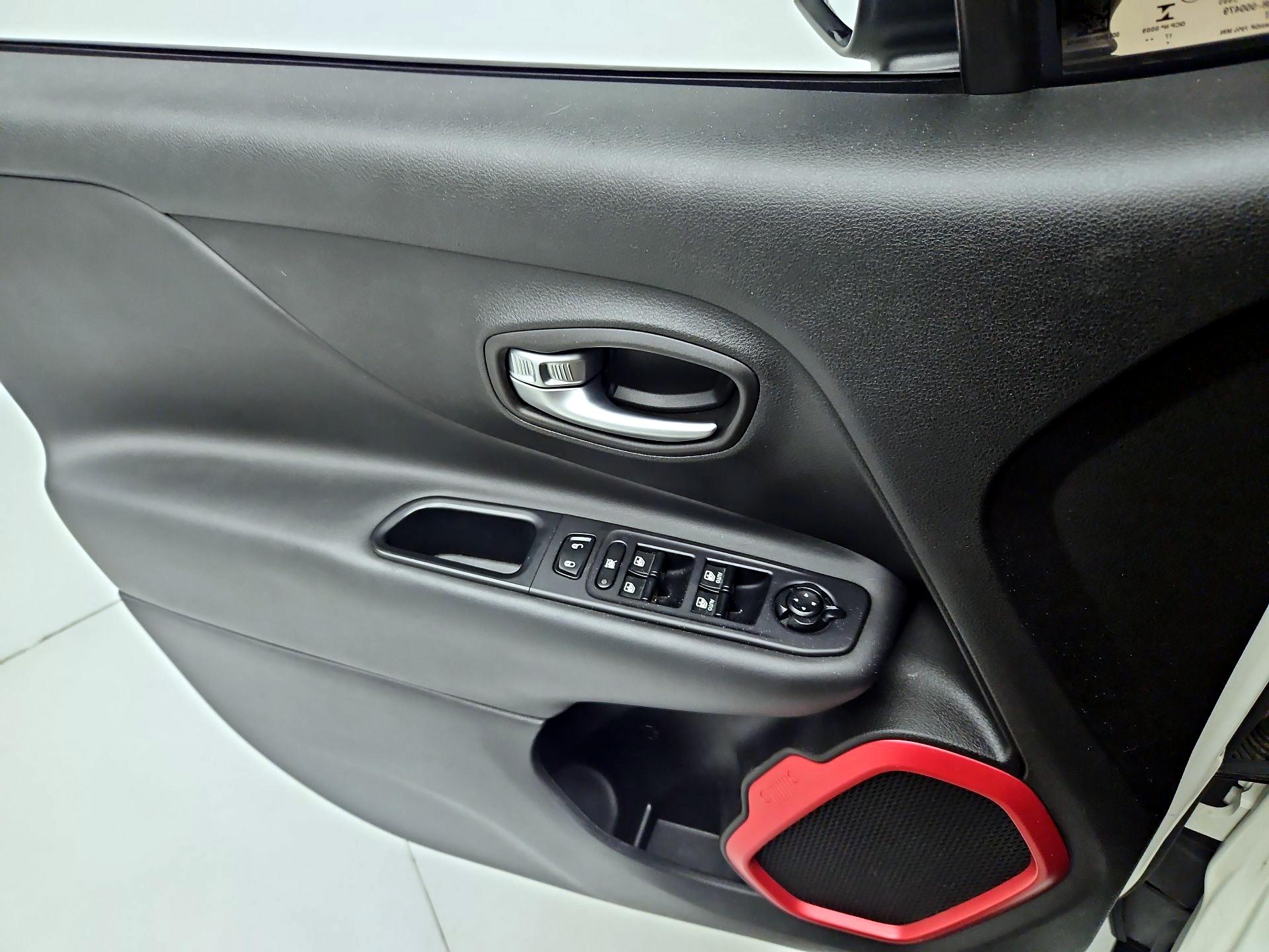 Thumbnail: 2018 Jeep Renegade - 12