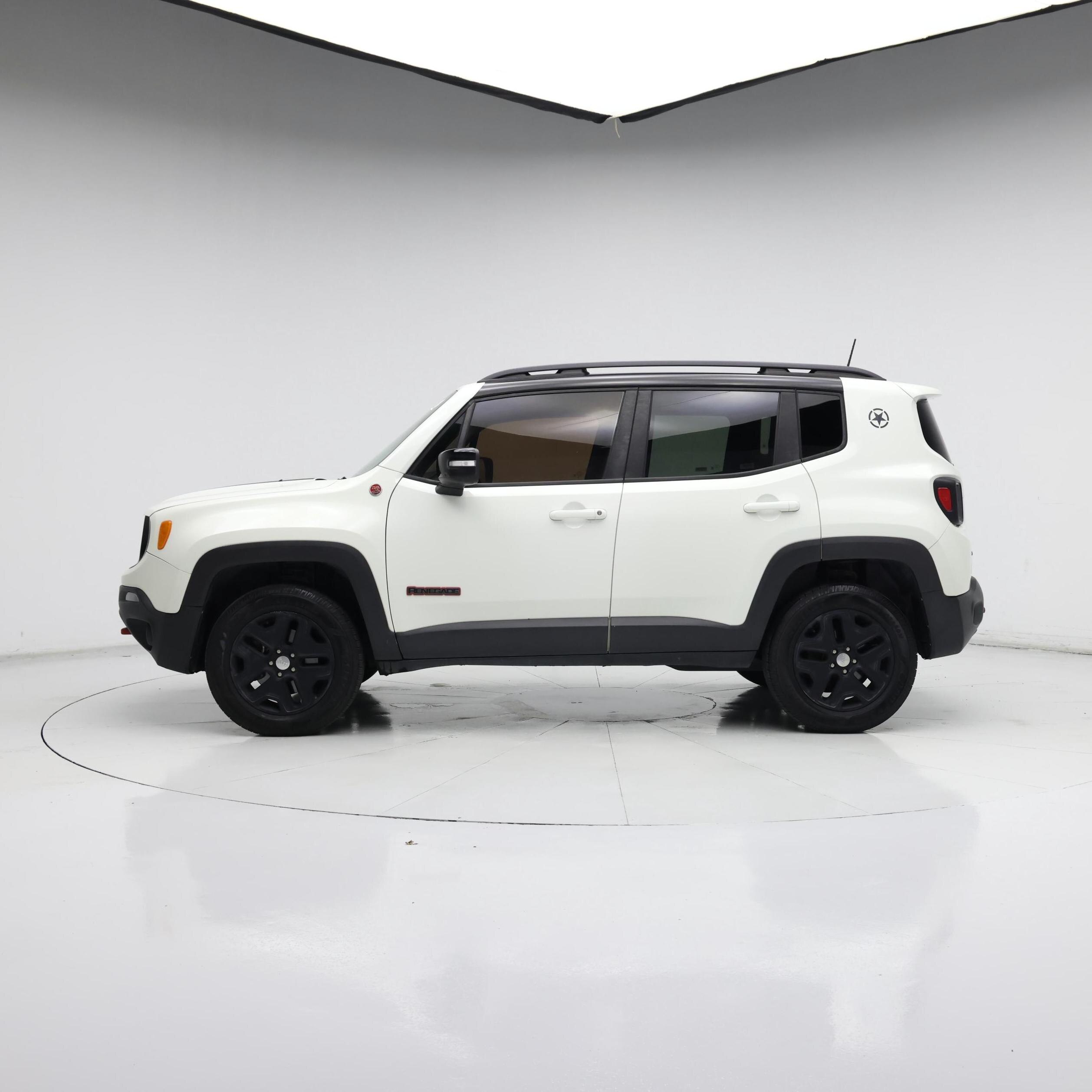 Thumbnail: 2018 Jeep Renegade - 3