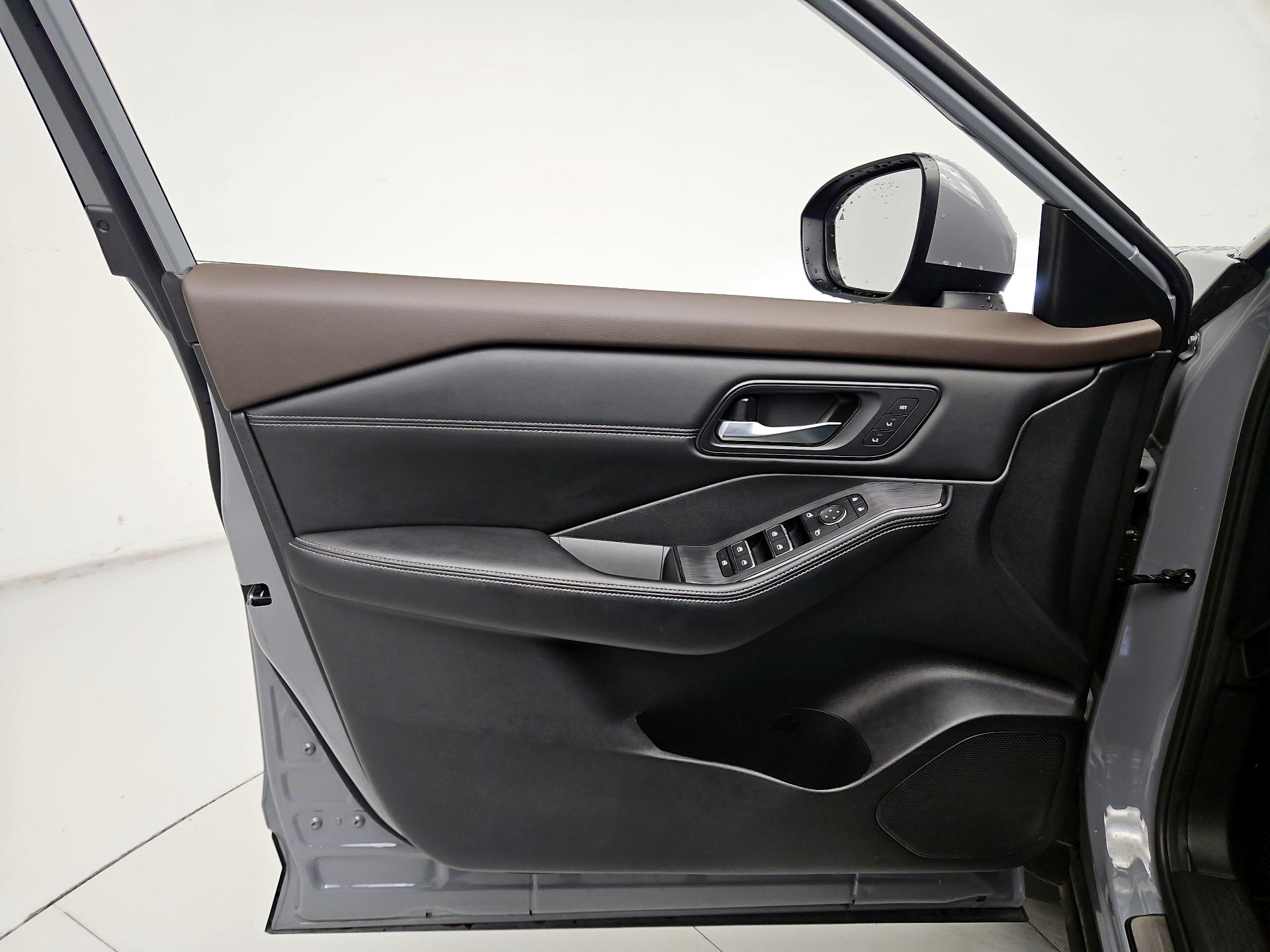 Thumbnail: 2023 Nissan Rogue - 12