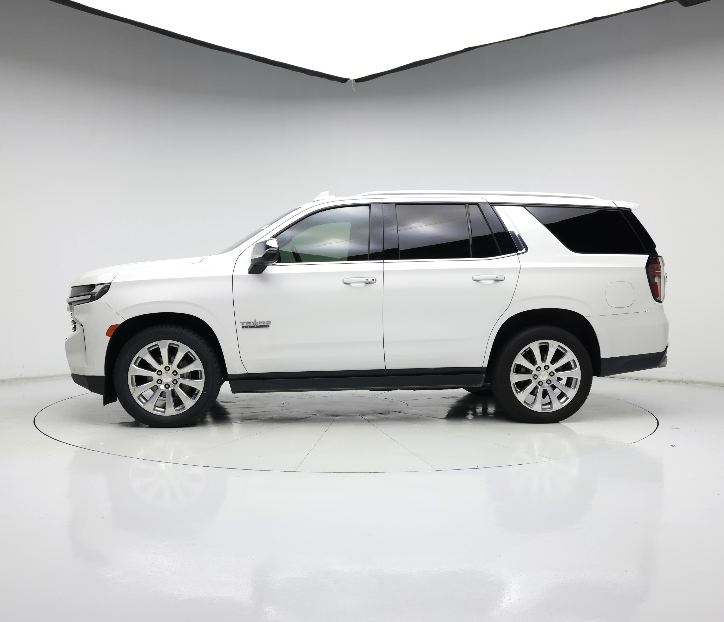 Thumbnail: 2022 Chevrolet Tahoe - 3