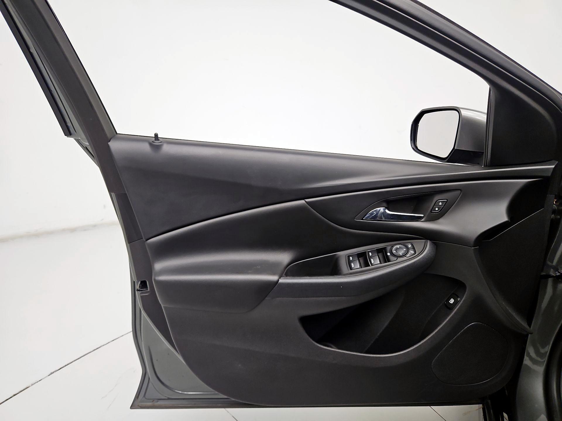 Thumbnail: 2016 Chevrolet Volt - 12