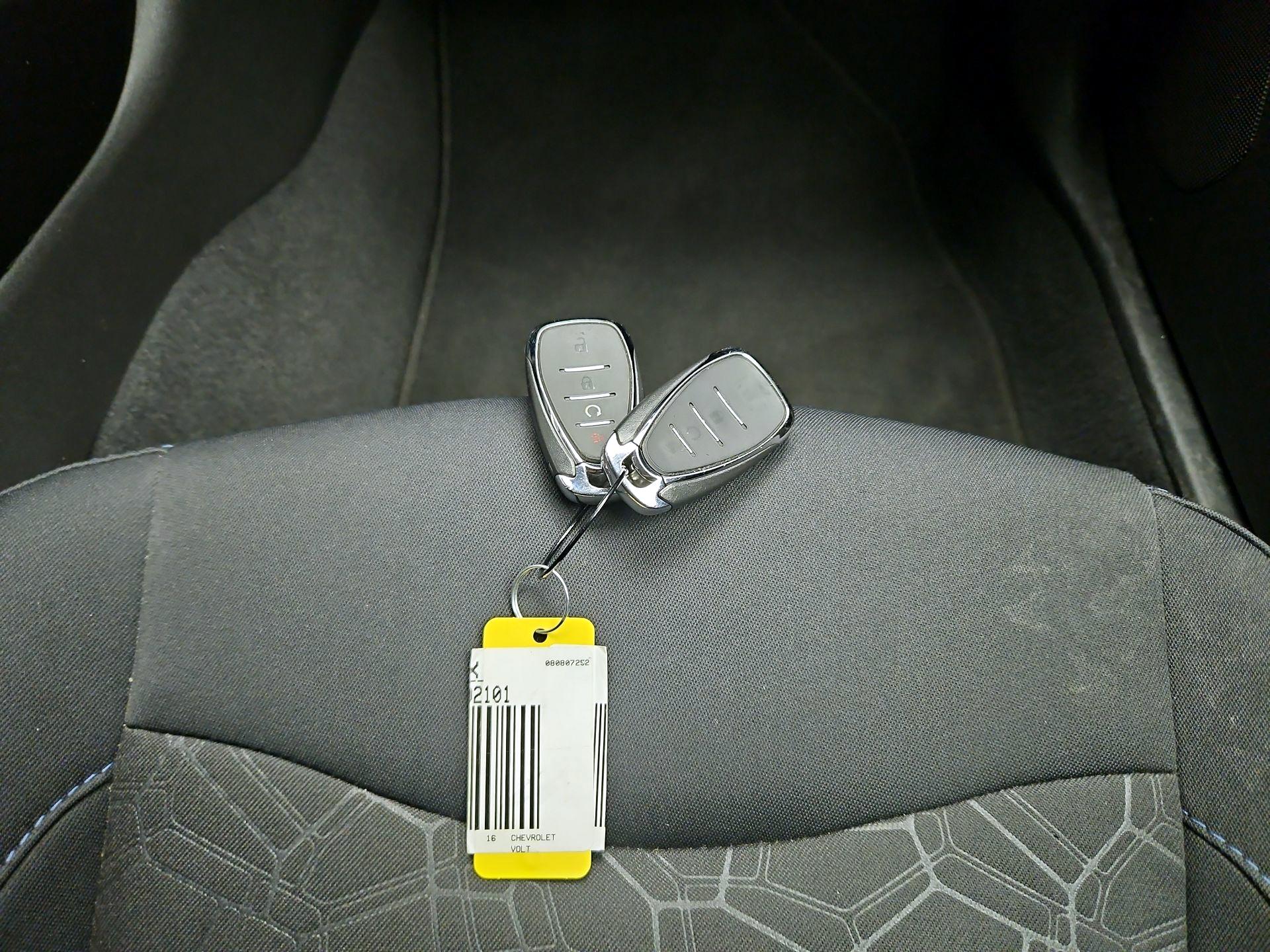 Thumbnail: 2016 Chevrolet Volt - 20