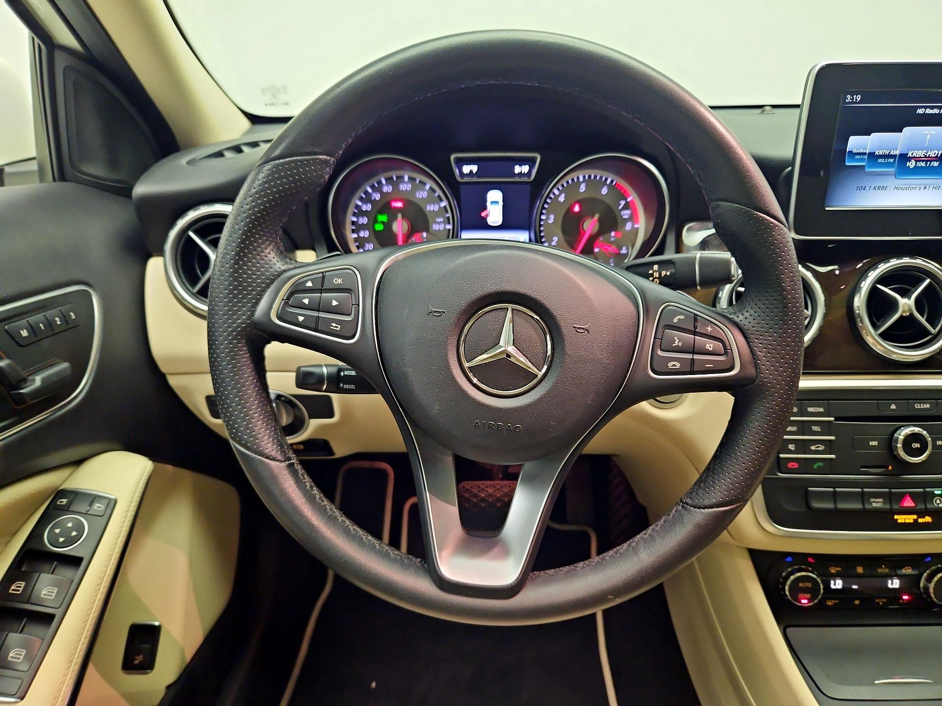 Thumbnail: 2017 Mercedes-Benz GLA - 10