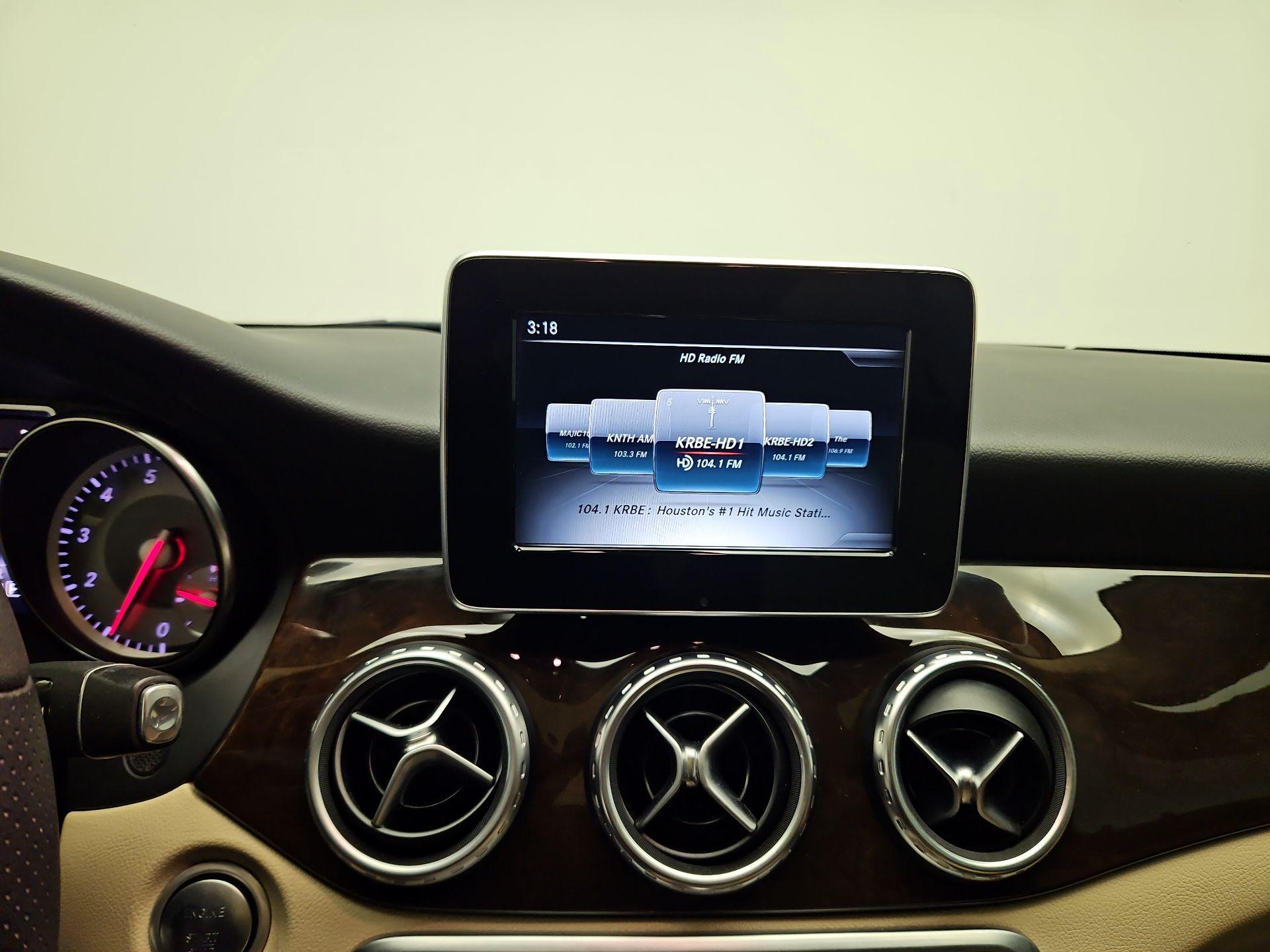 Thumbnail: 2017 Mercedes-Benz GLA - 14