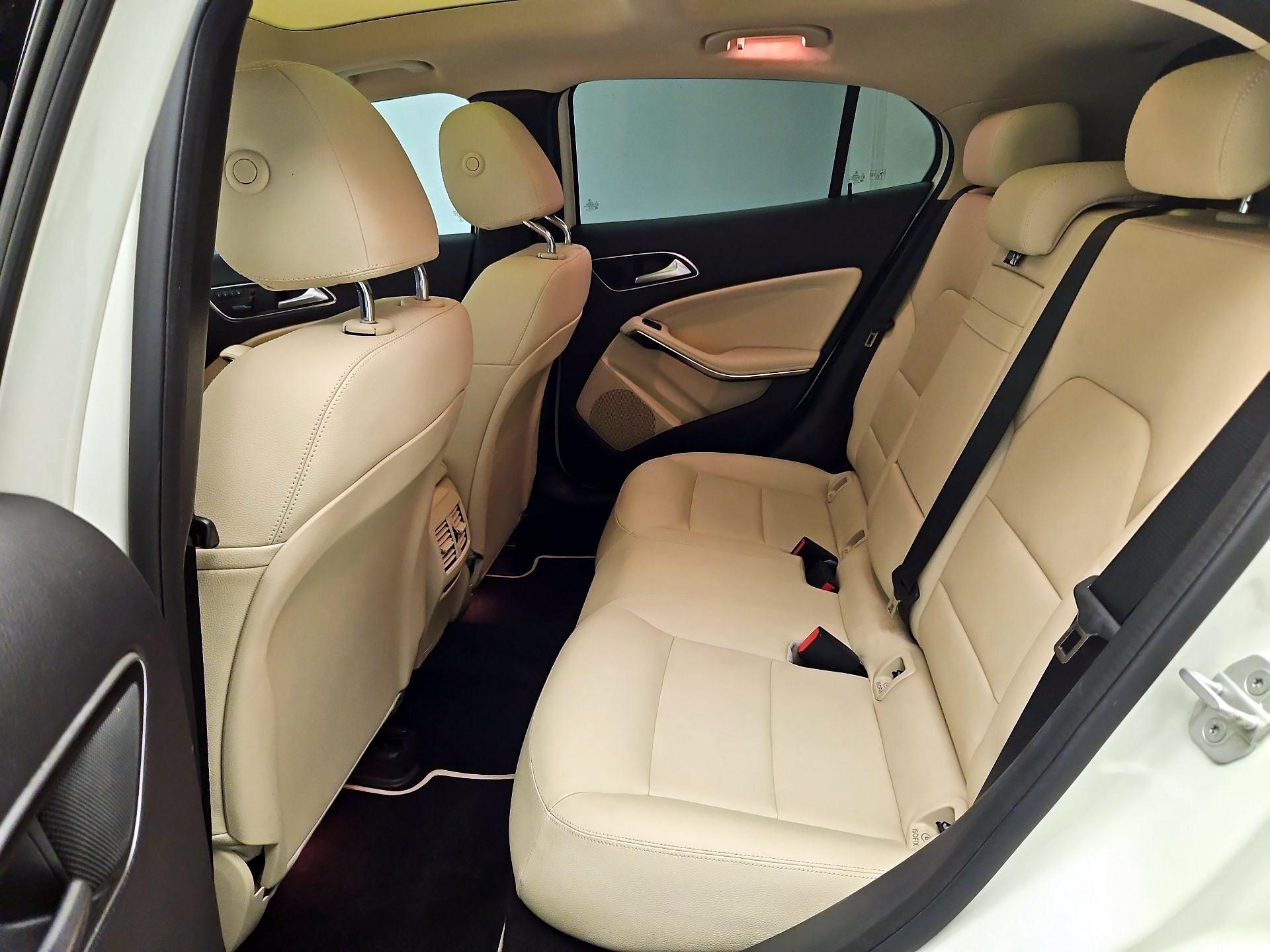 Thumbnail: 2017 Mercedes-Benz GLA - 17