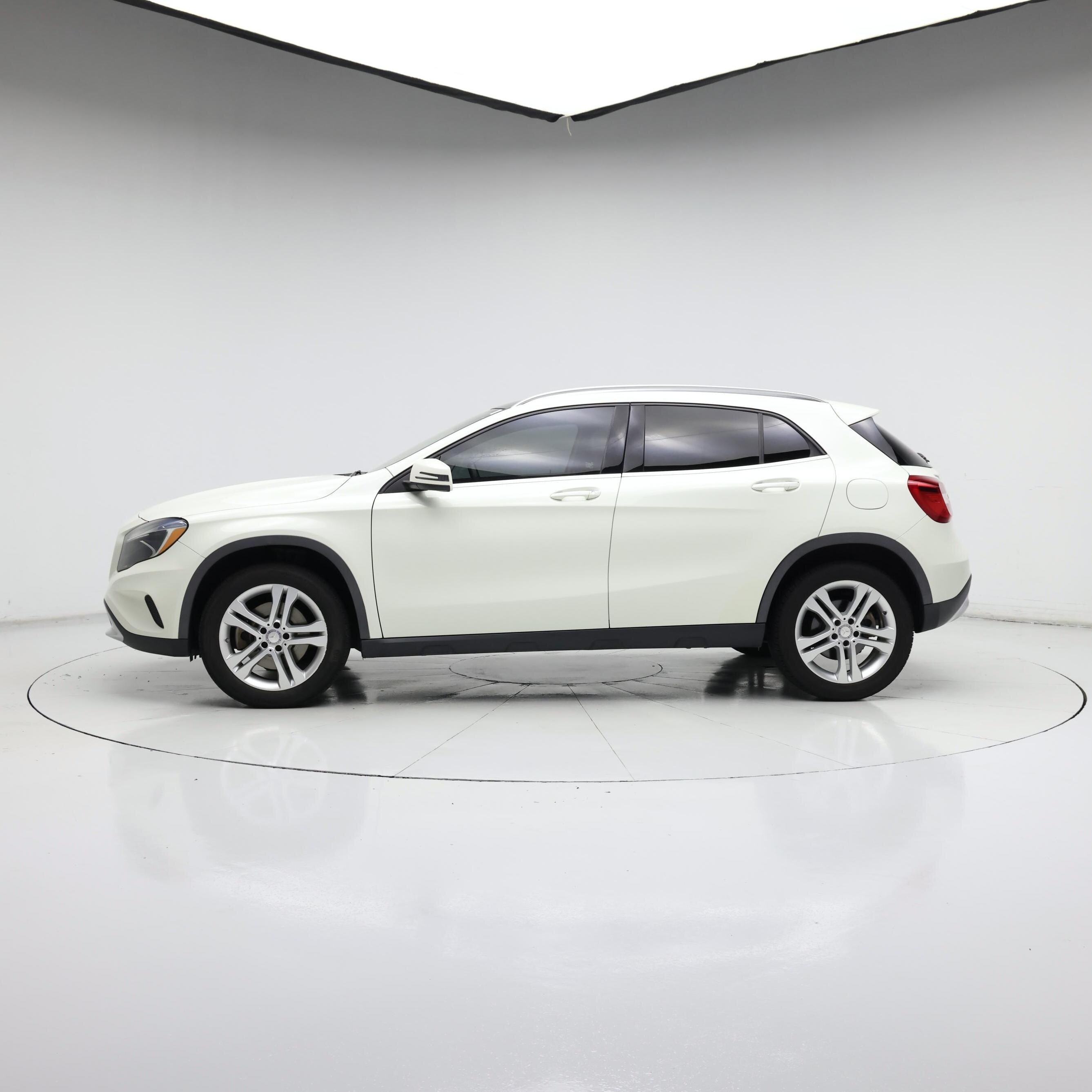Thumbnail: 2017 Mercedes-Benz GLA - 3