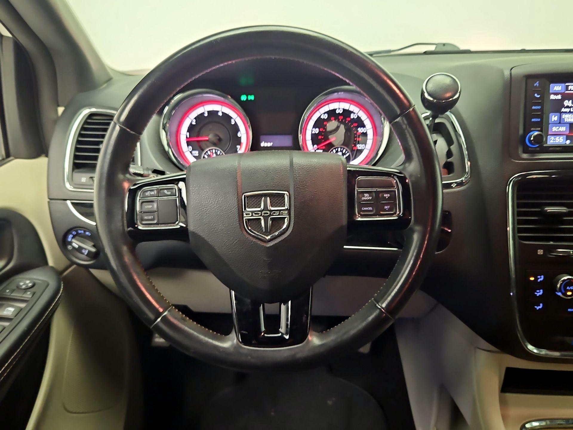 Thumbnail: 2019 Dodge Grand Caravan - 10