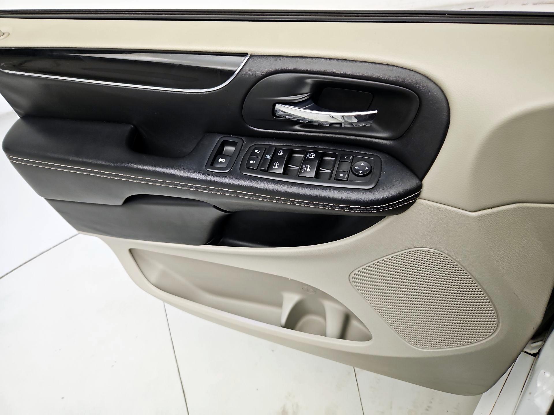 Thumbnail: 2019 Dodge Grand Caravan - 12