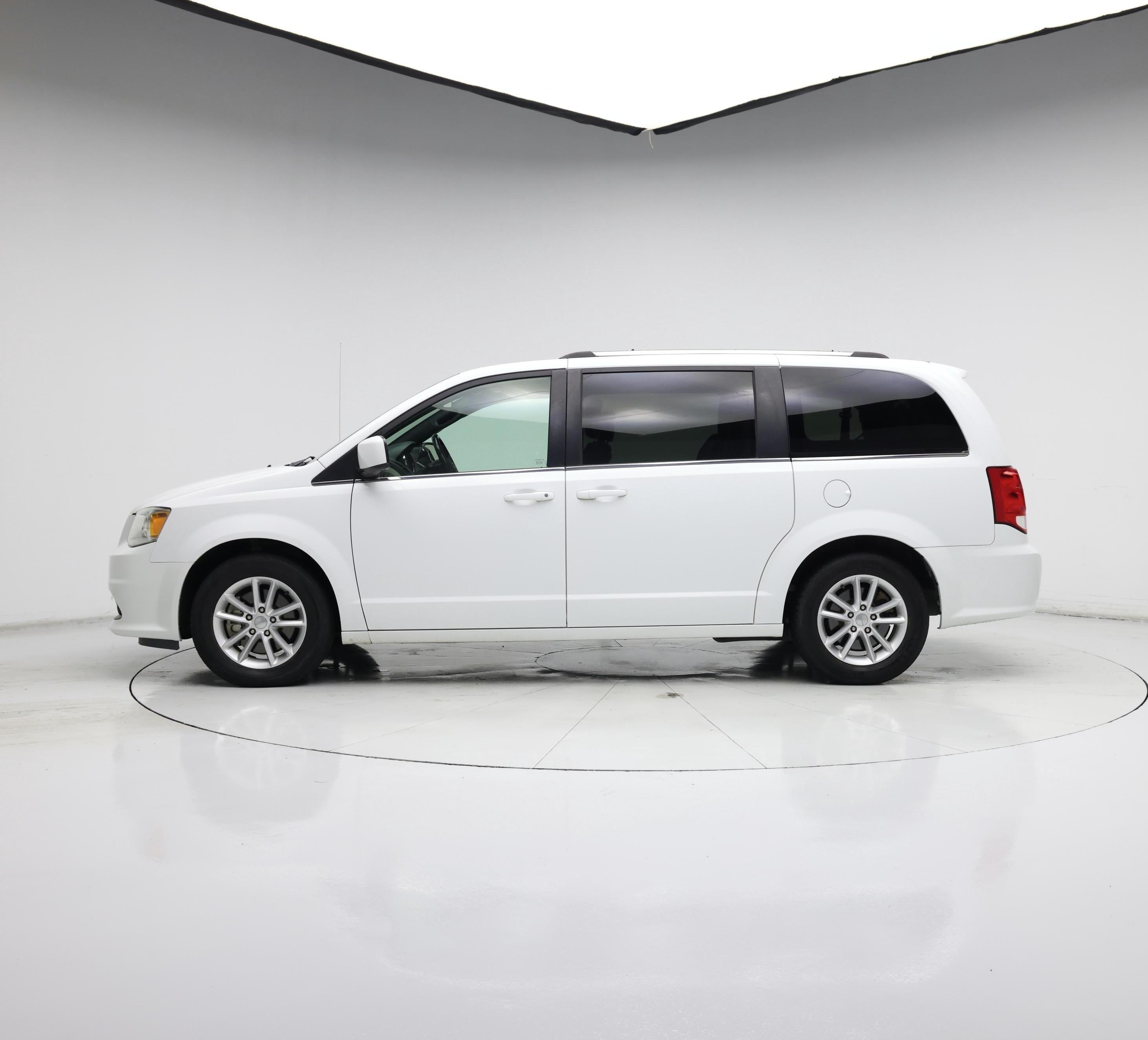 Thumbnail: 2019 Dodge Grand Caravan - 3