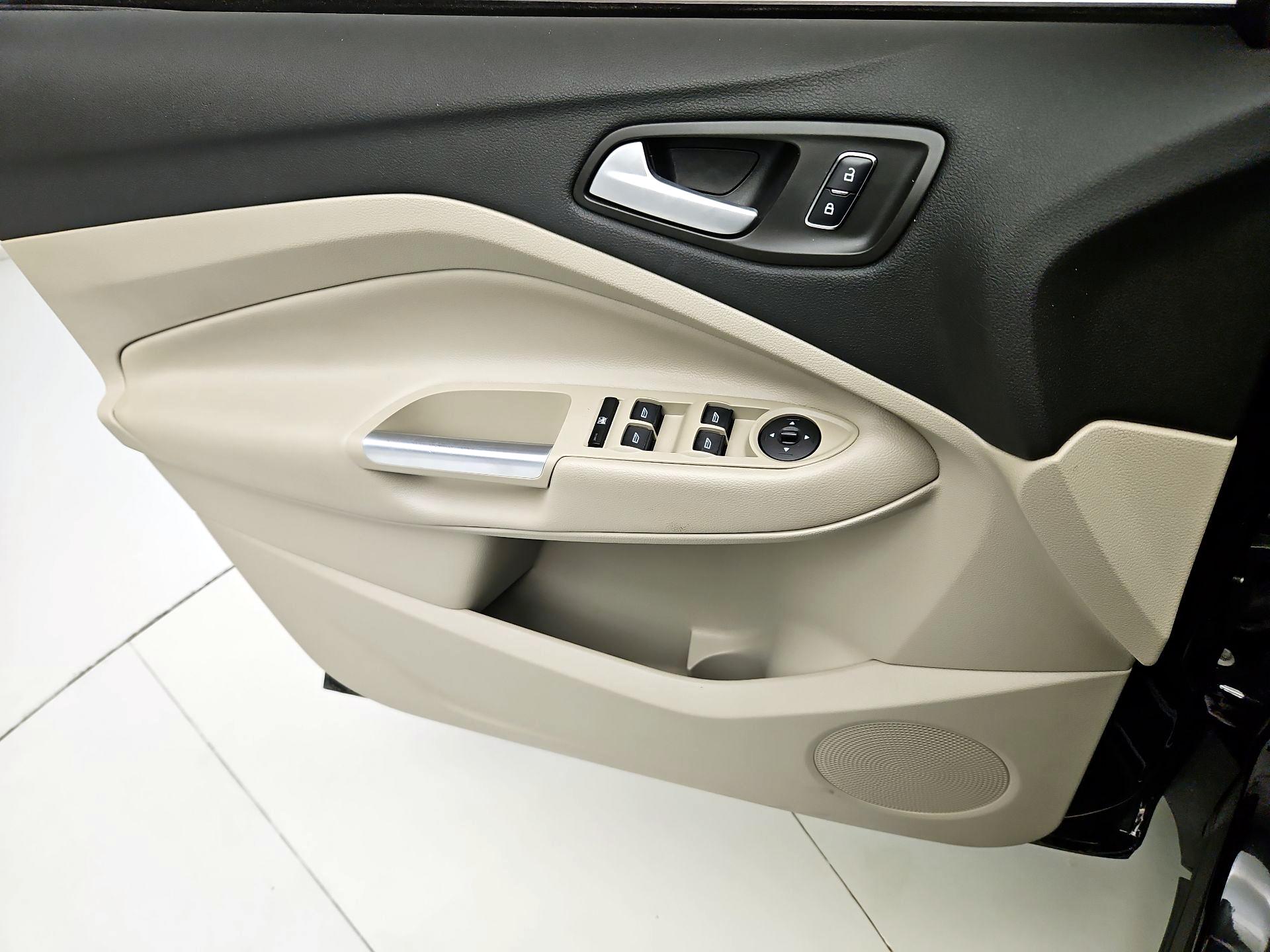 Thumbnail: 2016 Ford Escape - 12