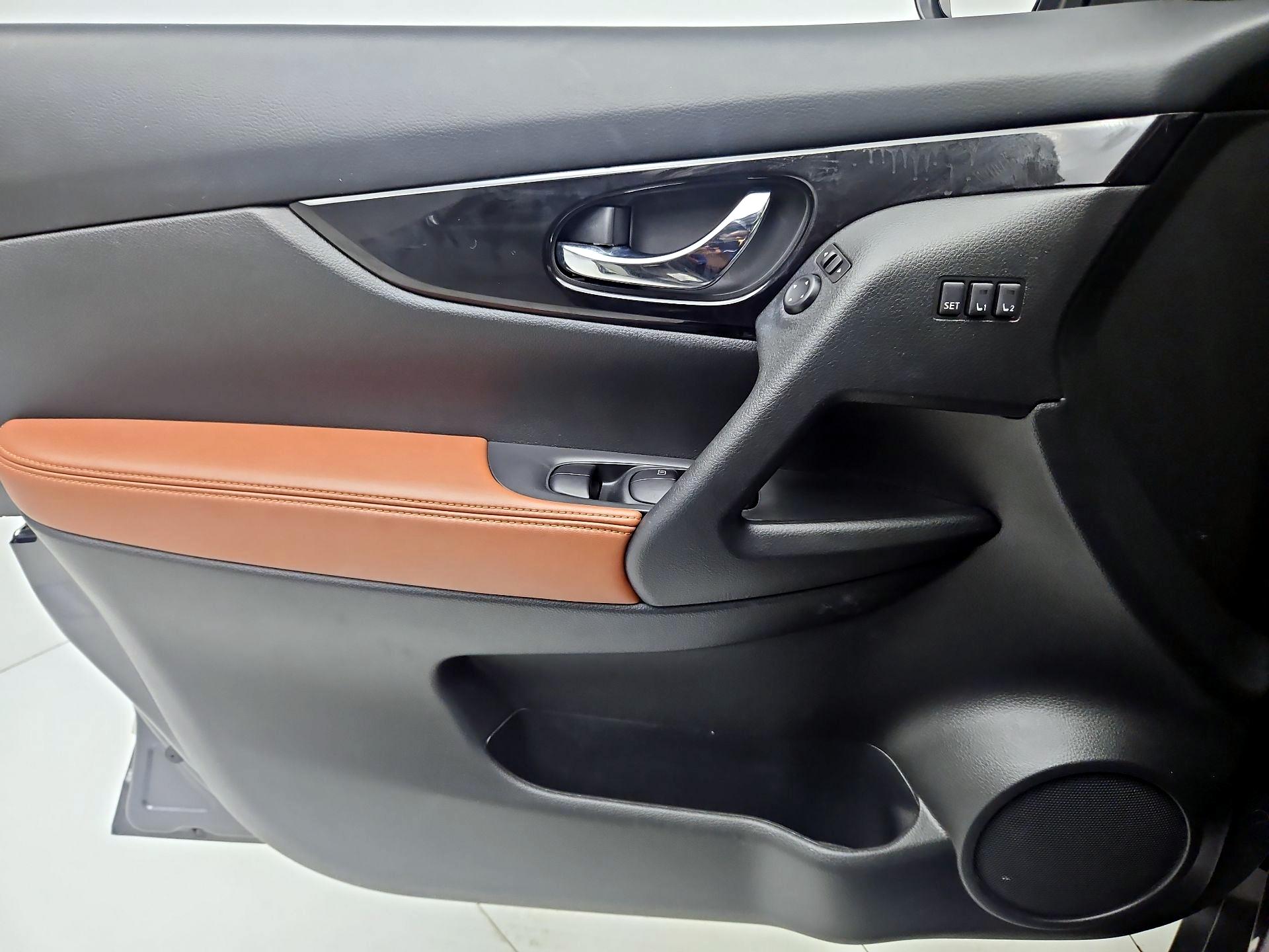 Thumbnail: 2019 Nissan Rogue - 12