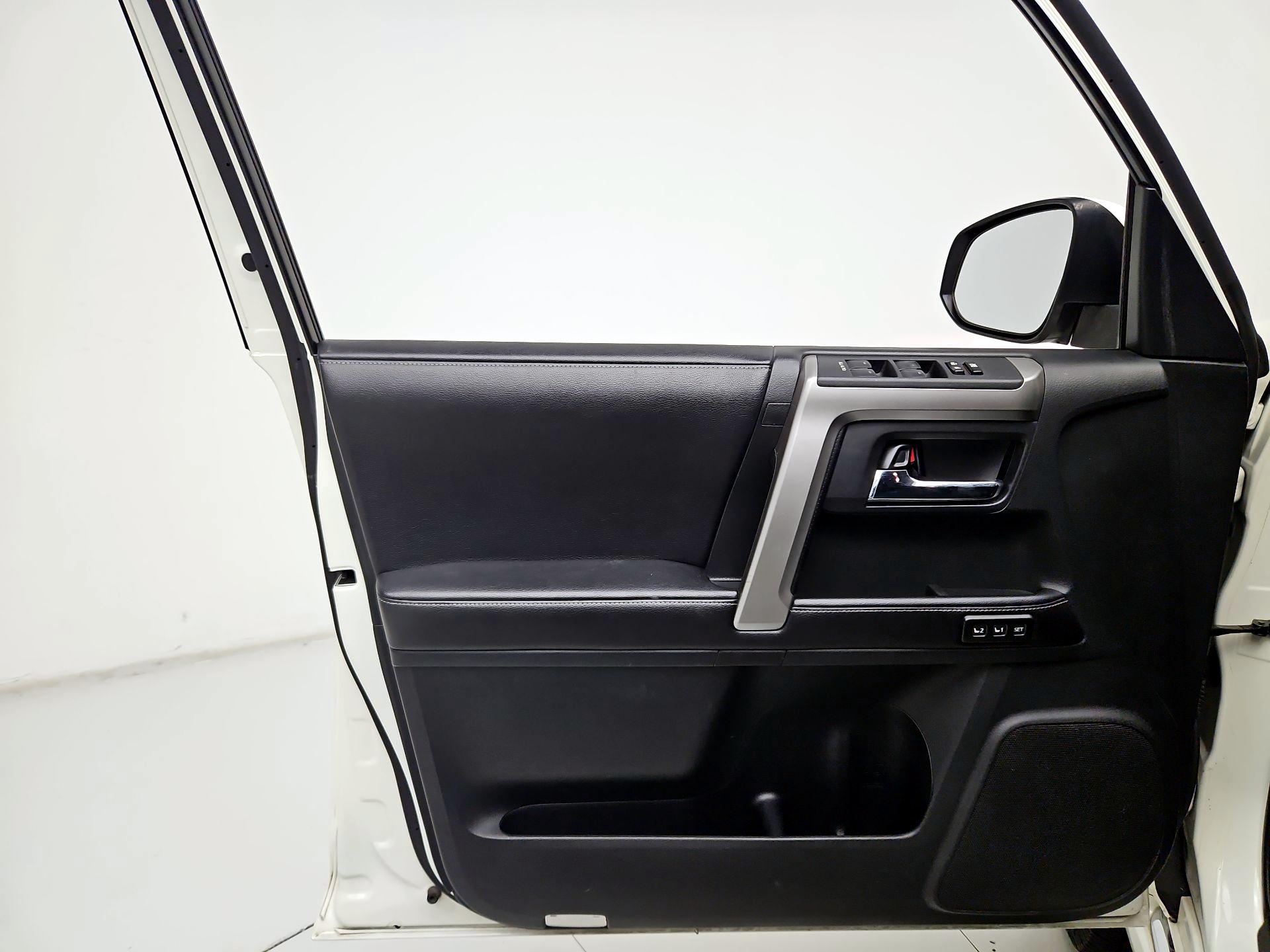 Thumbnail: 2016 Toyota 4Runner - 12