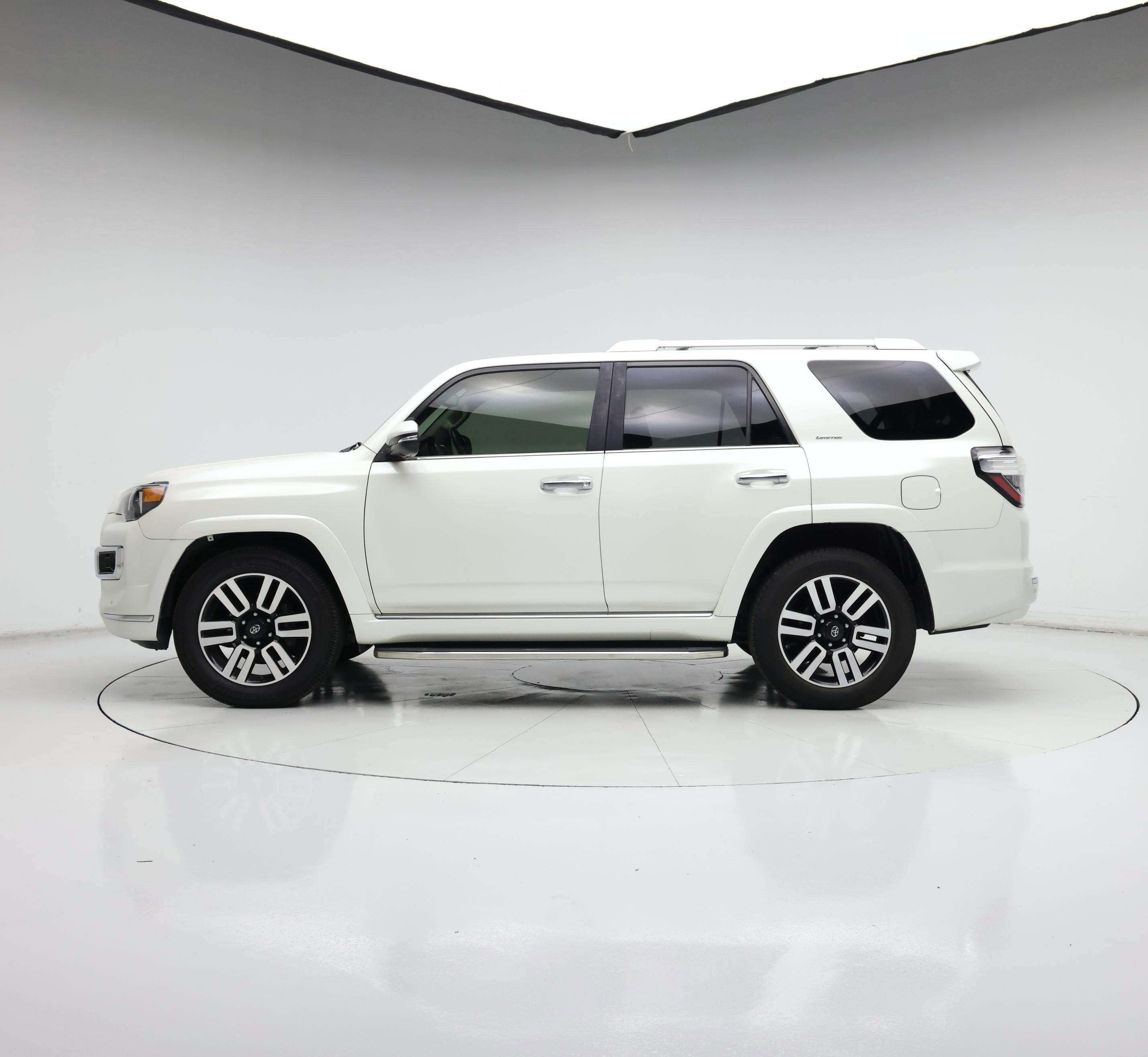 Thumbnail: 2016 Toyota 4Runner - 3