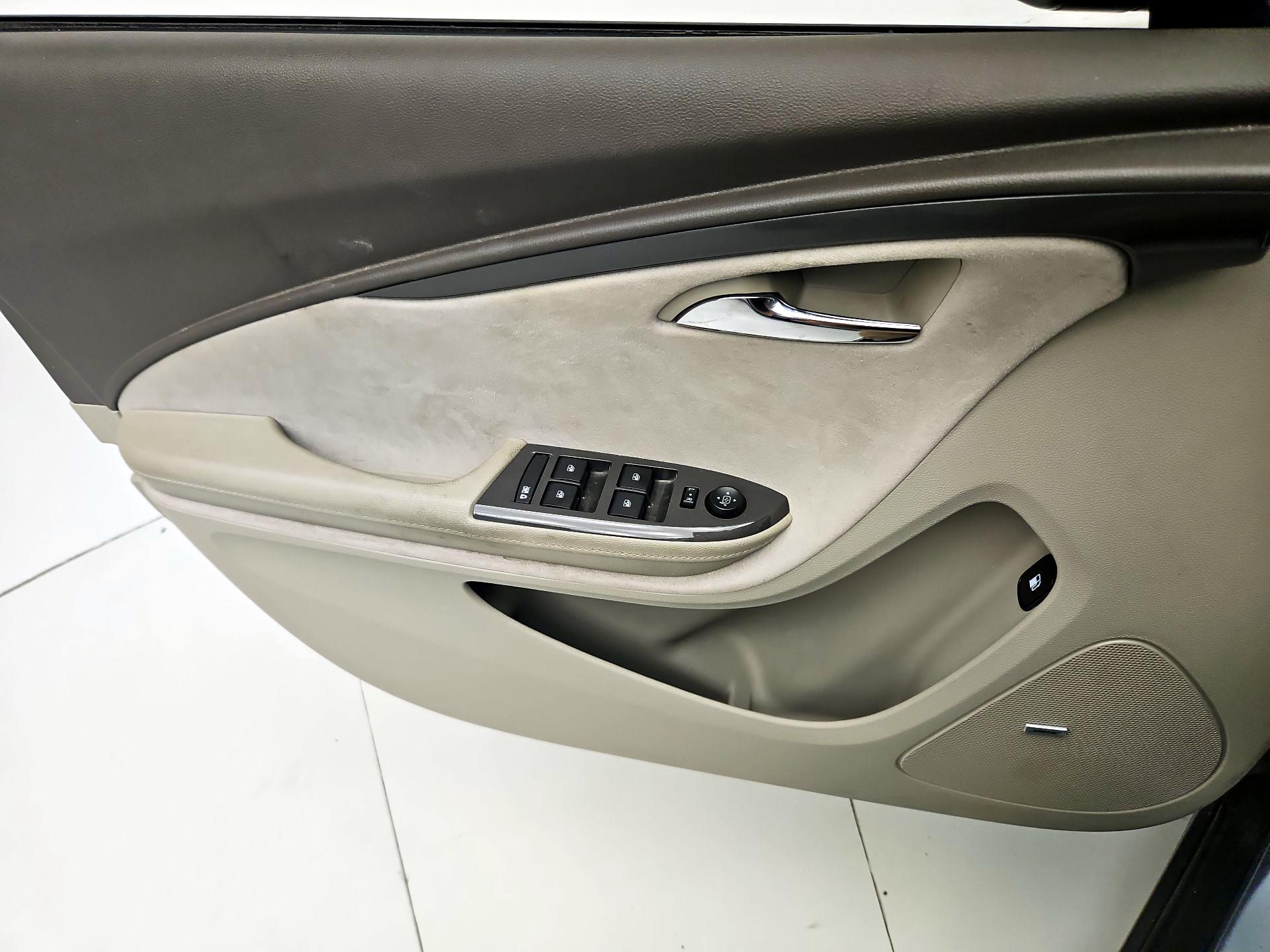 Thumbnail: 2014 Chevrolet Volt - 12