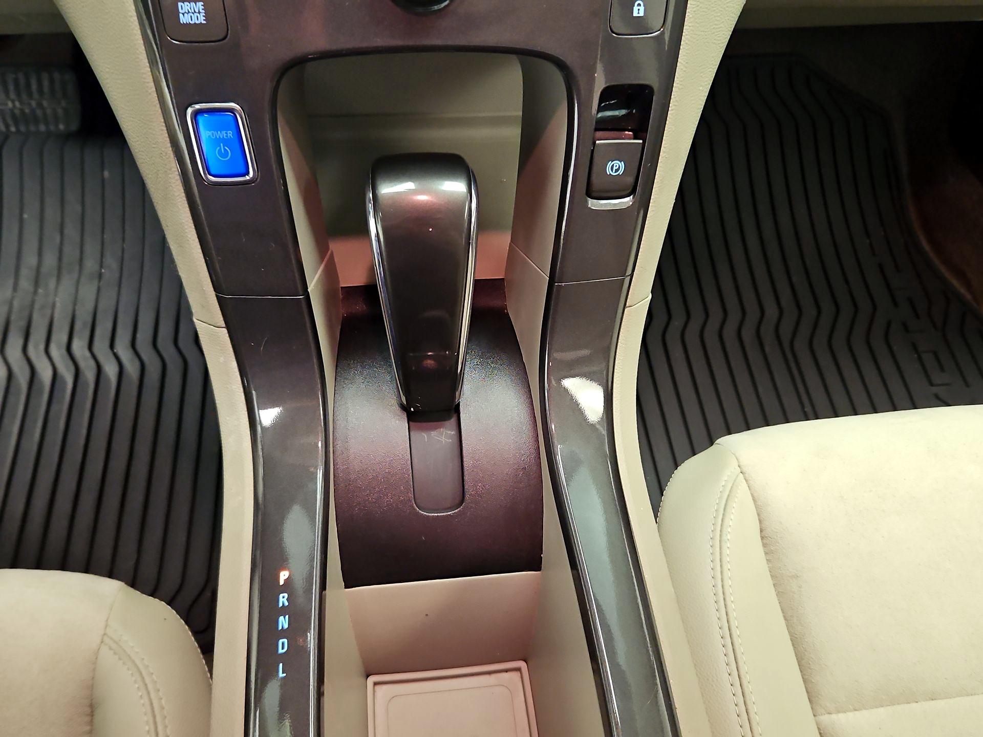Thumbnail: 2014 Chevrolet Volt - 17