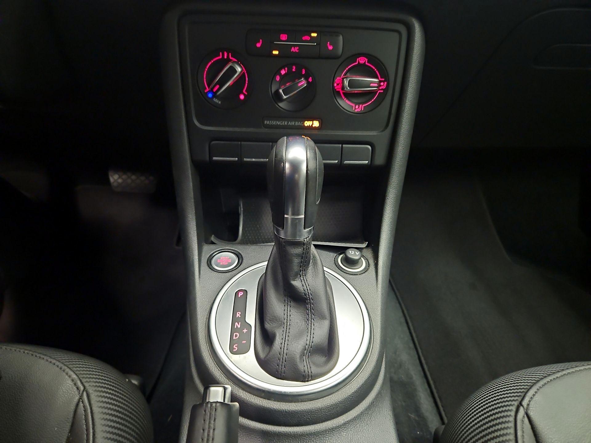 Thumbnail: 2018 Volkswagen Beetle - 16