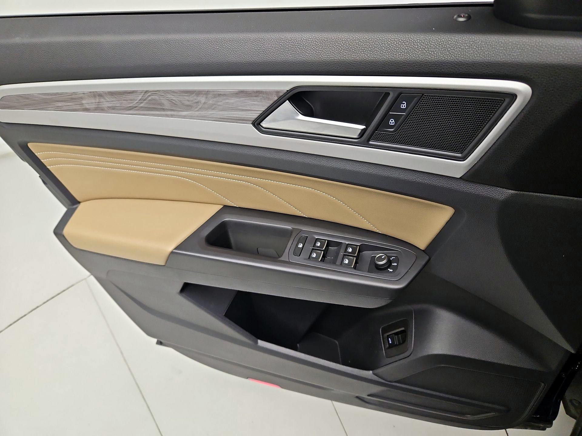 Thumbnail: 2022 Volkswagen Atlas - 12