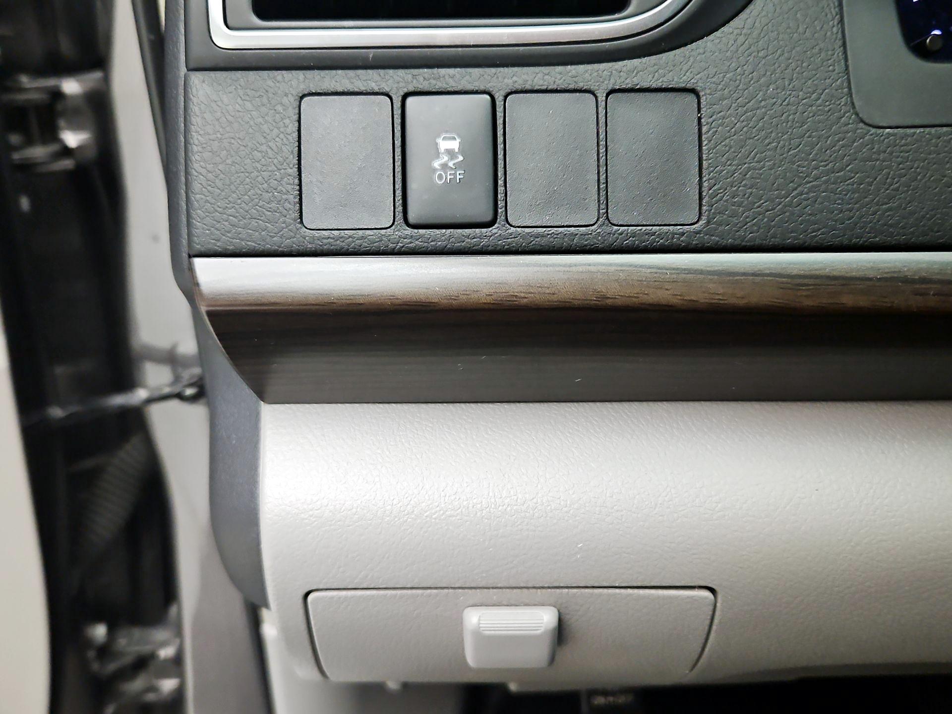 Thumbnail: 2016 Toyota Camry - 13