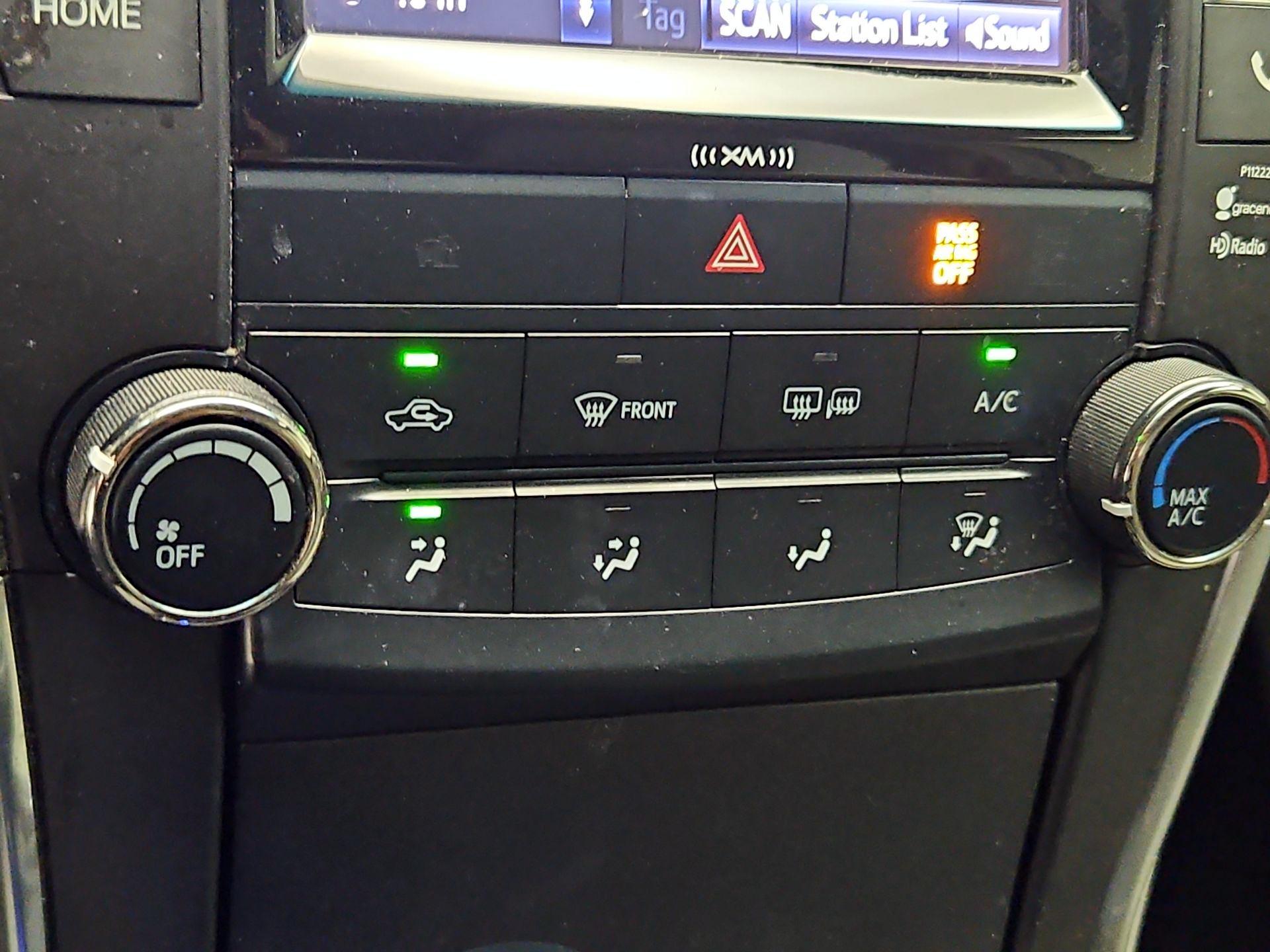 Thumbnail: 2016 Toyota Camry - 16