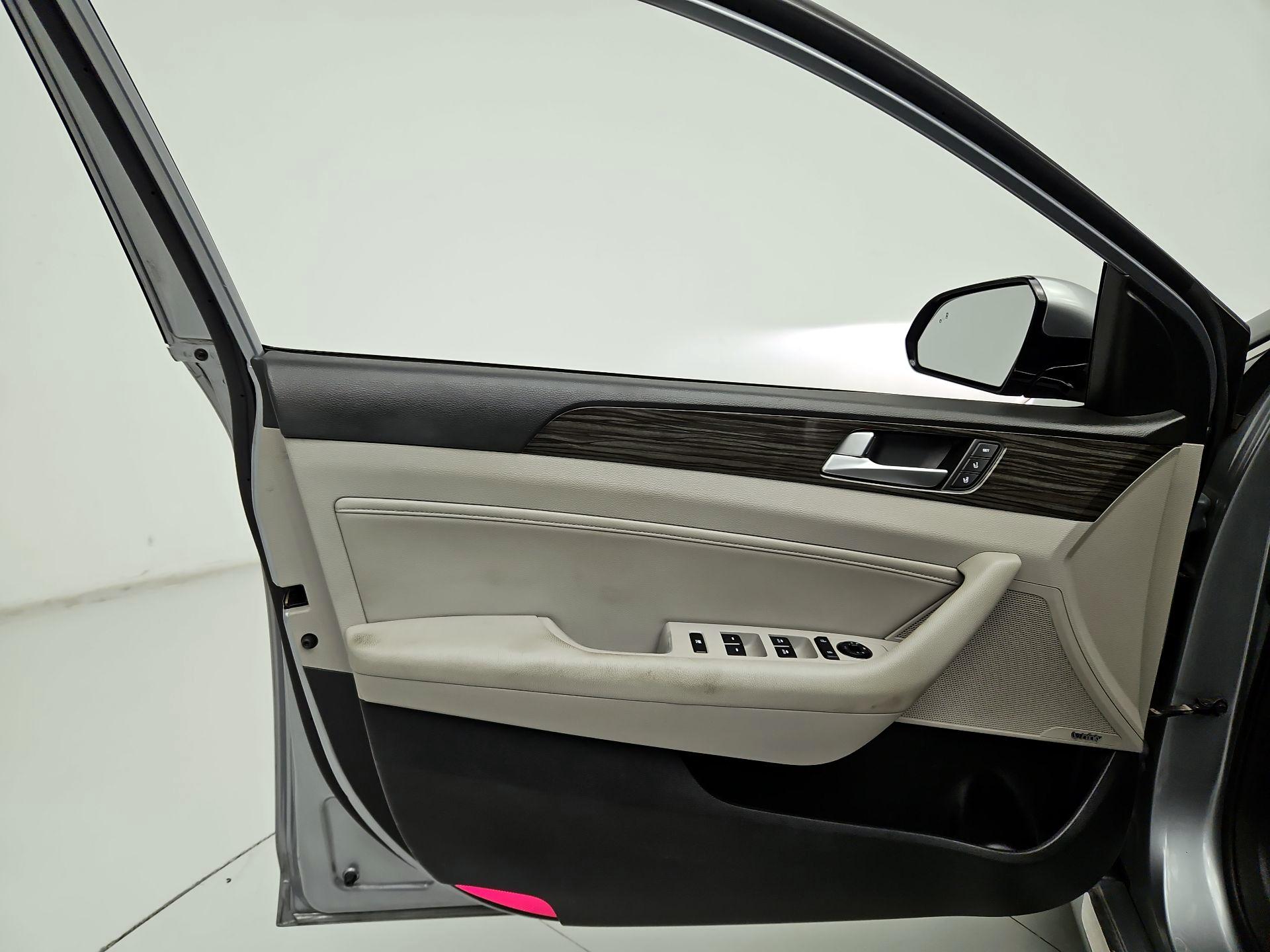 Thumbnail: 2015 Hyundai Sonata - 12