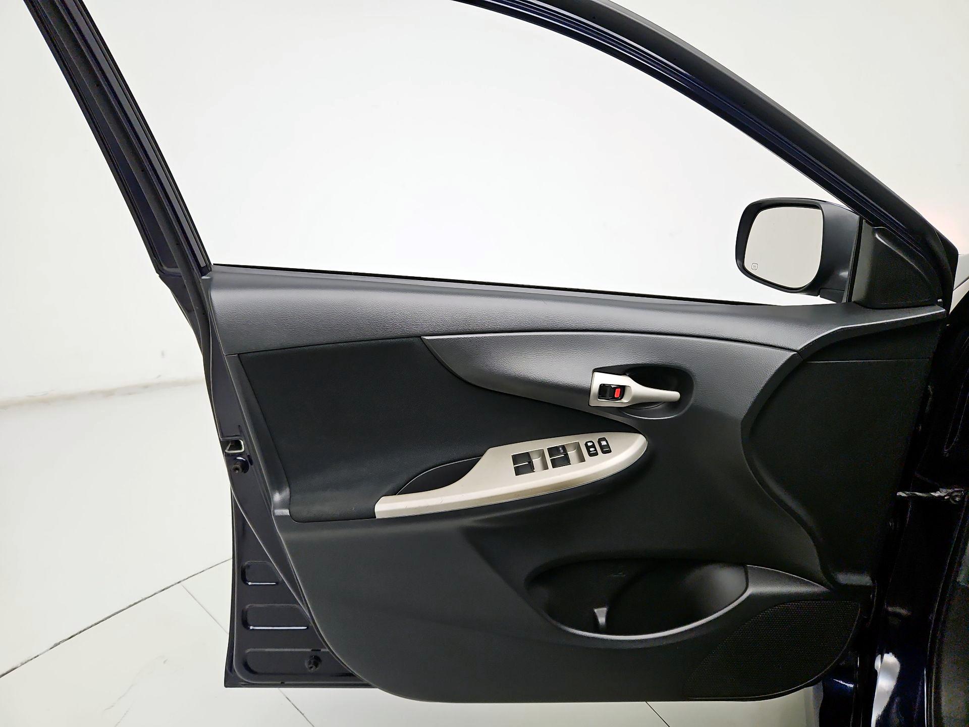 Thumbnail: 2013 Toyota Corolla - 12