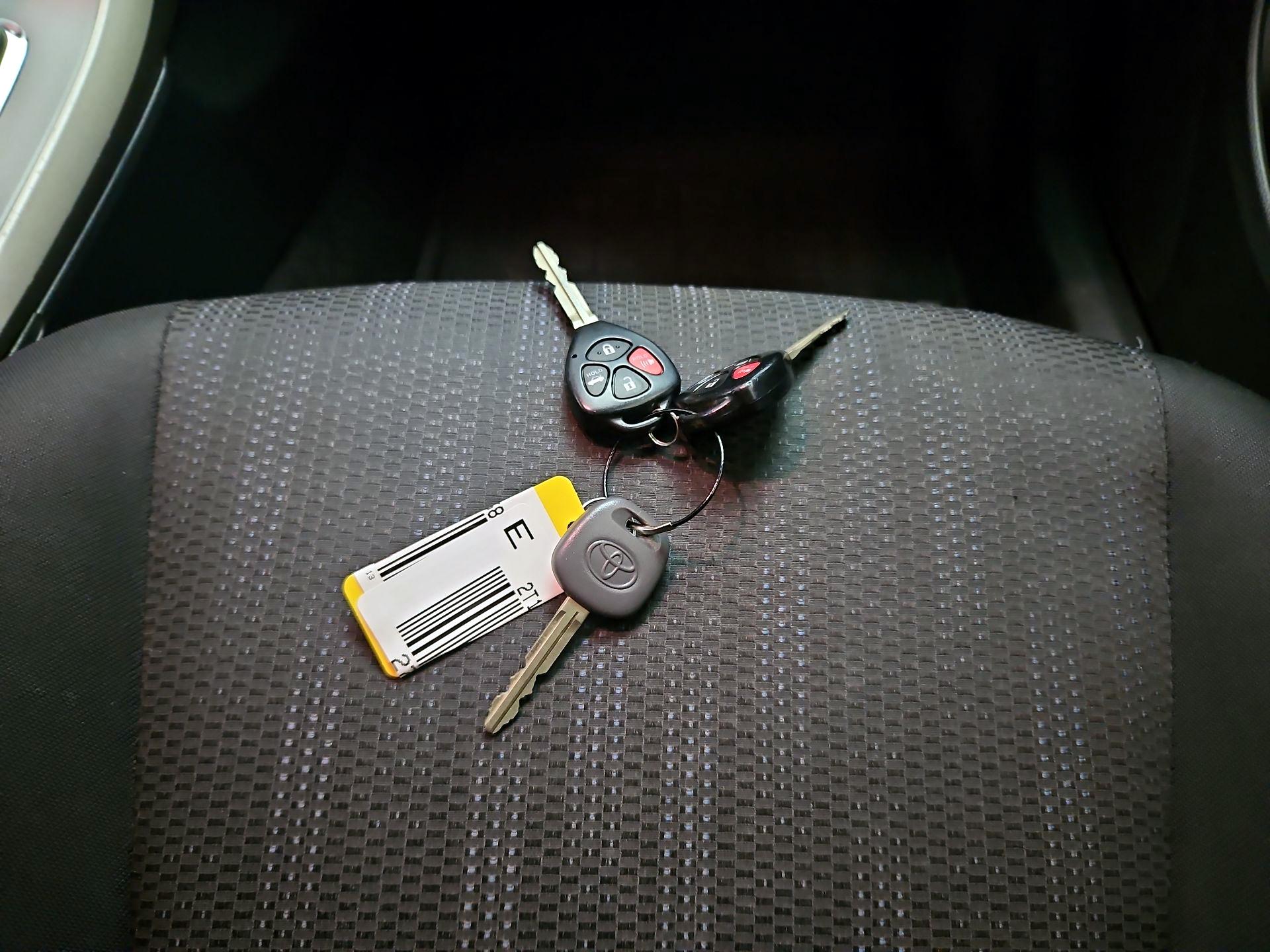 Thumbnail: 2013 Toyota Corolla - 19
