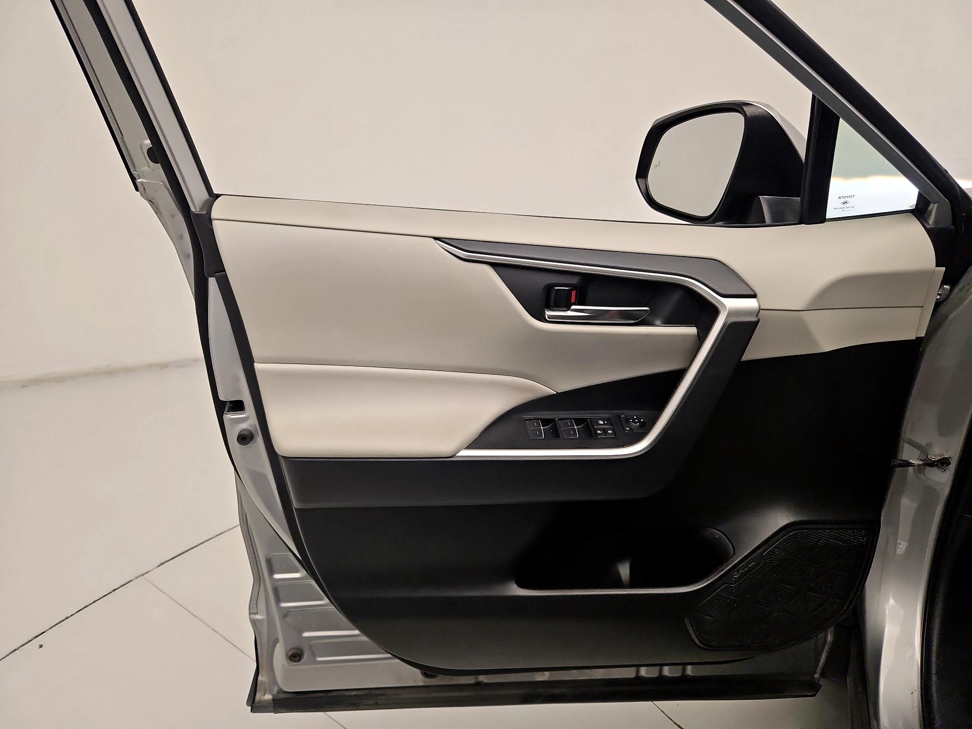 Thumbnail: 2022 Toyota RAV4 - 12