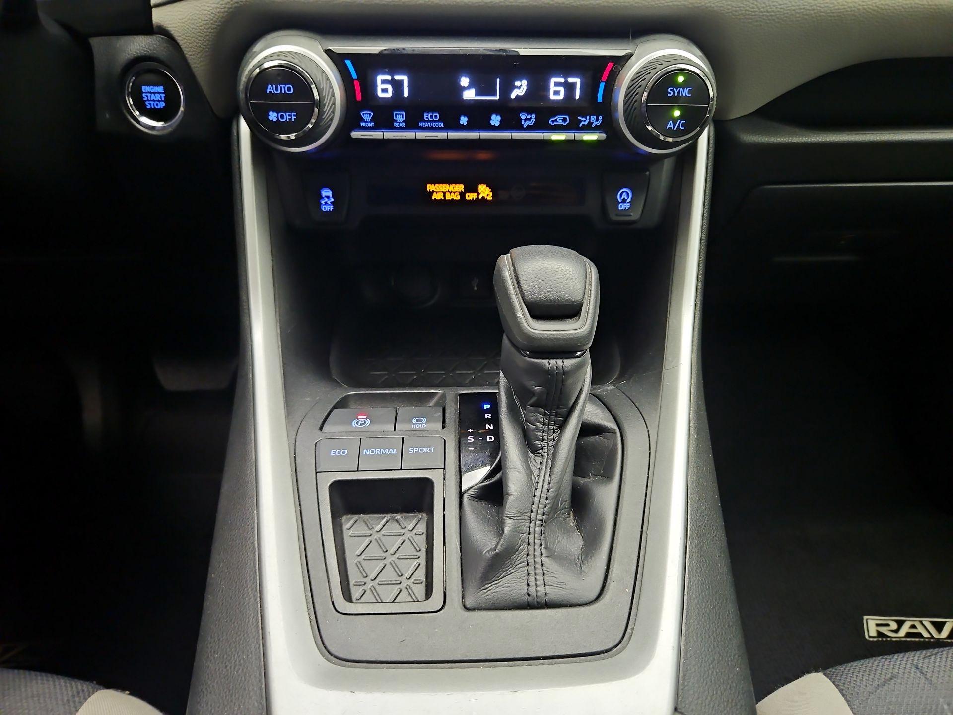 Thumbnail: 2022 Toyota RAV4 - 16