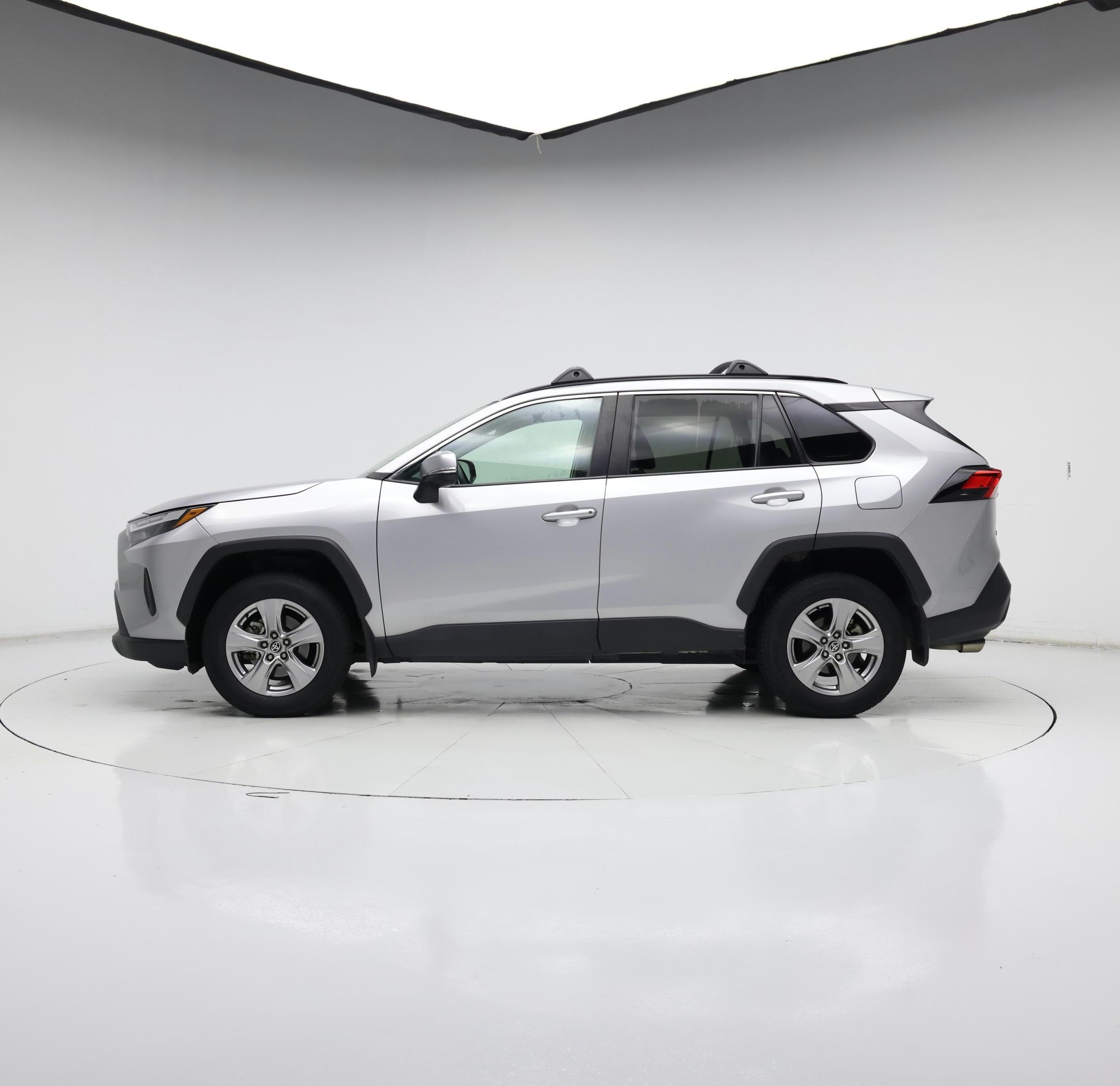Thumbnail: 2022 Toyota RAV4 - 3